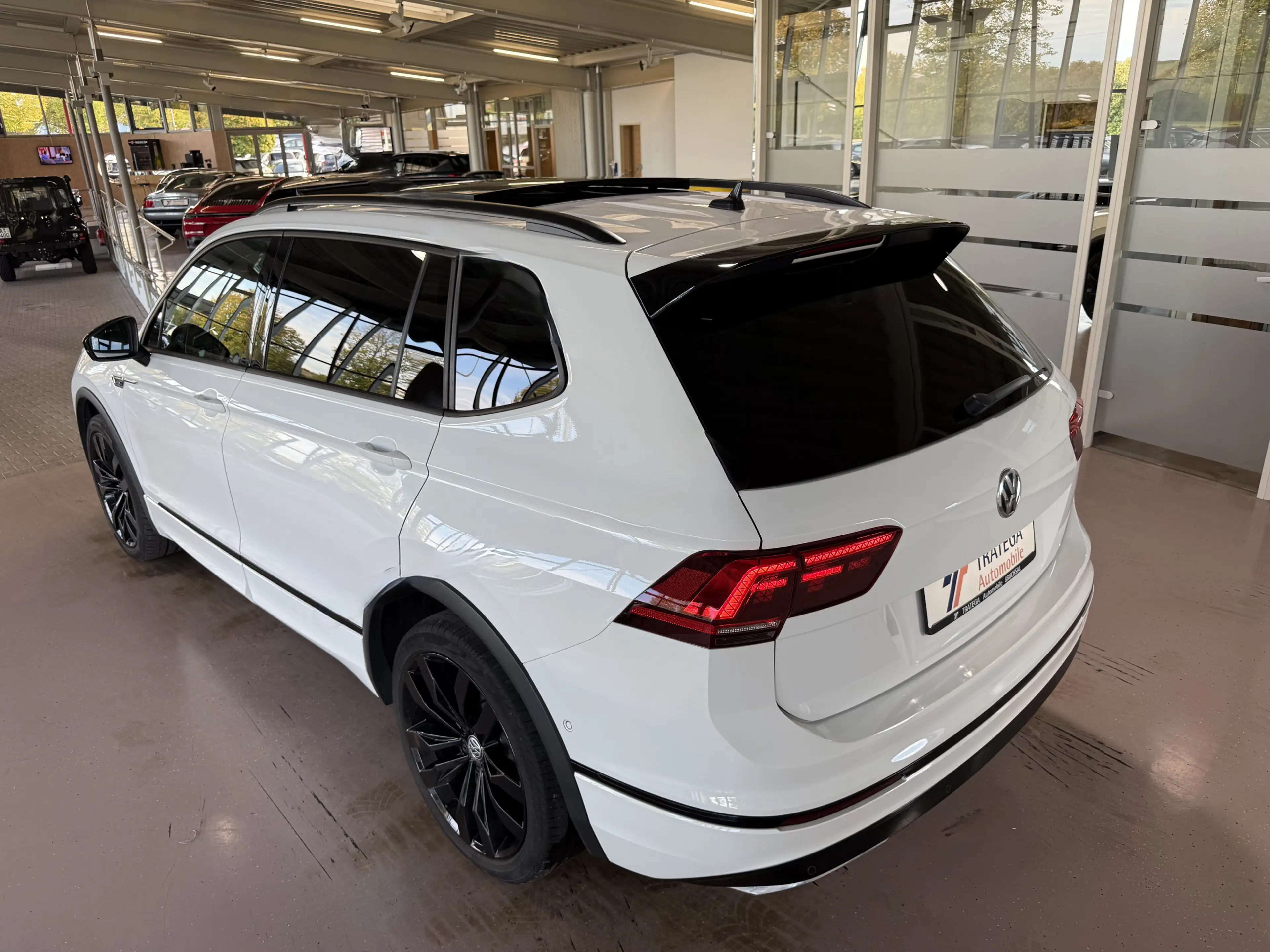 Volkswagen Tiguan Allspace Highline 4Motion R-Line AHK Pano — photo 13