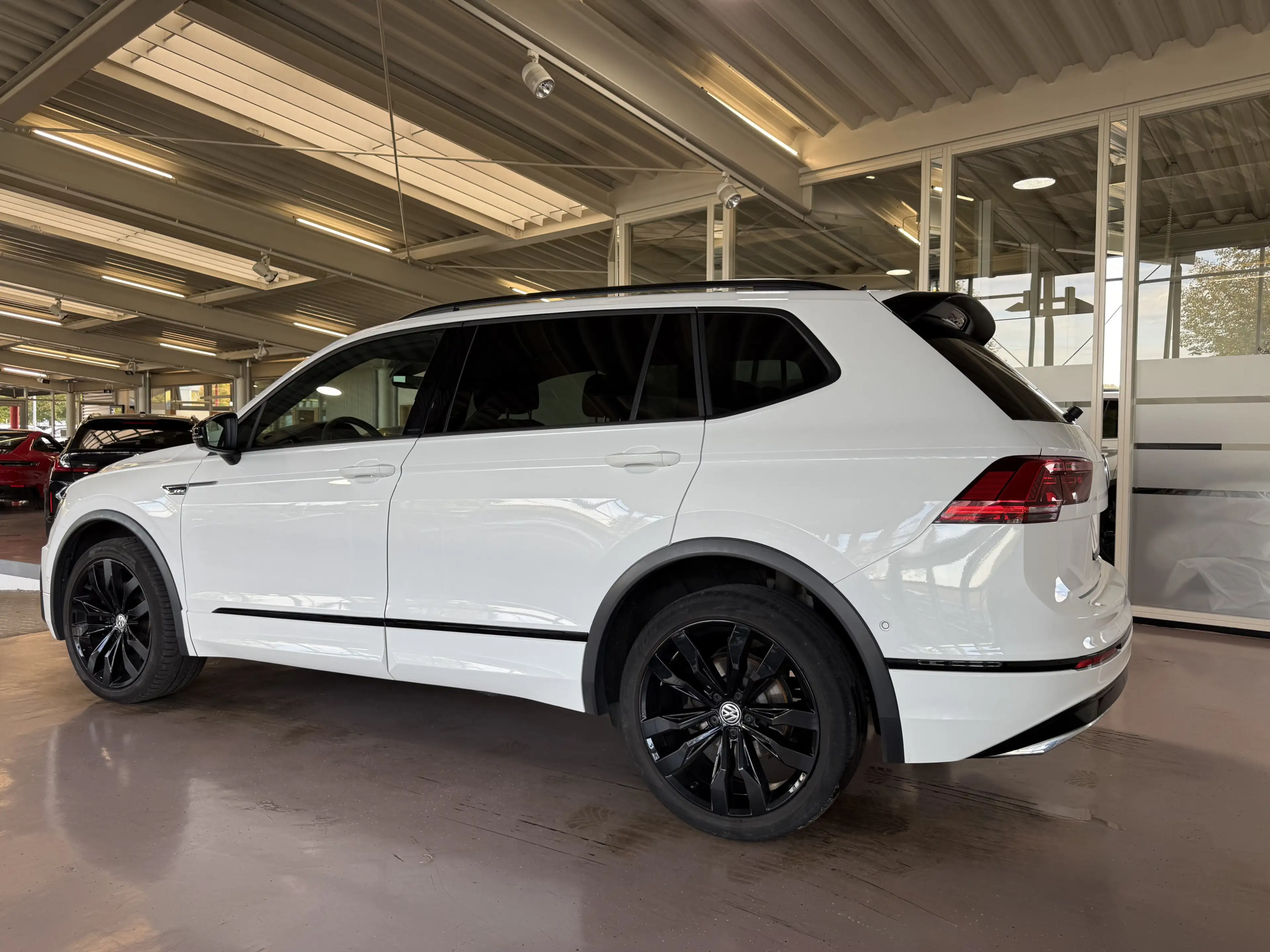 Volkswagen Tiguan Allspace Highline 4Motion R-Line AHK Pano — photo 5