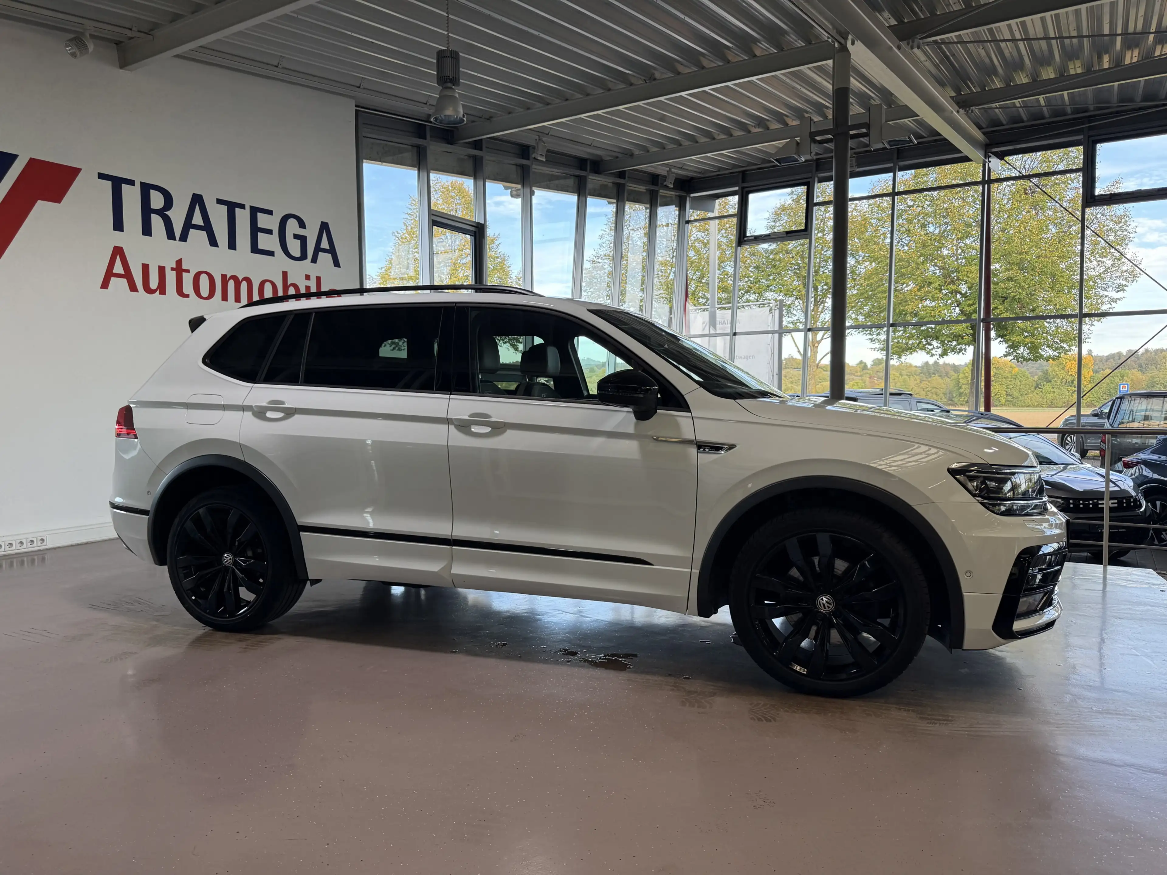 Volkswagen Tiguan Allspace Highline 4Motion R-Line AHK Pano — photo 9