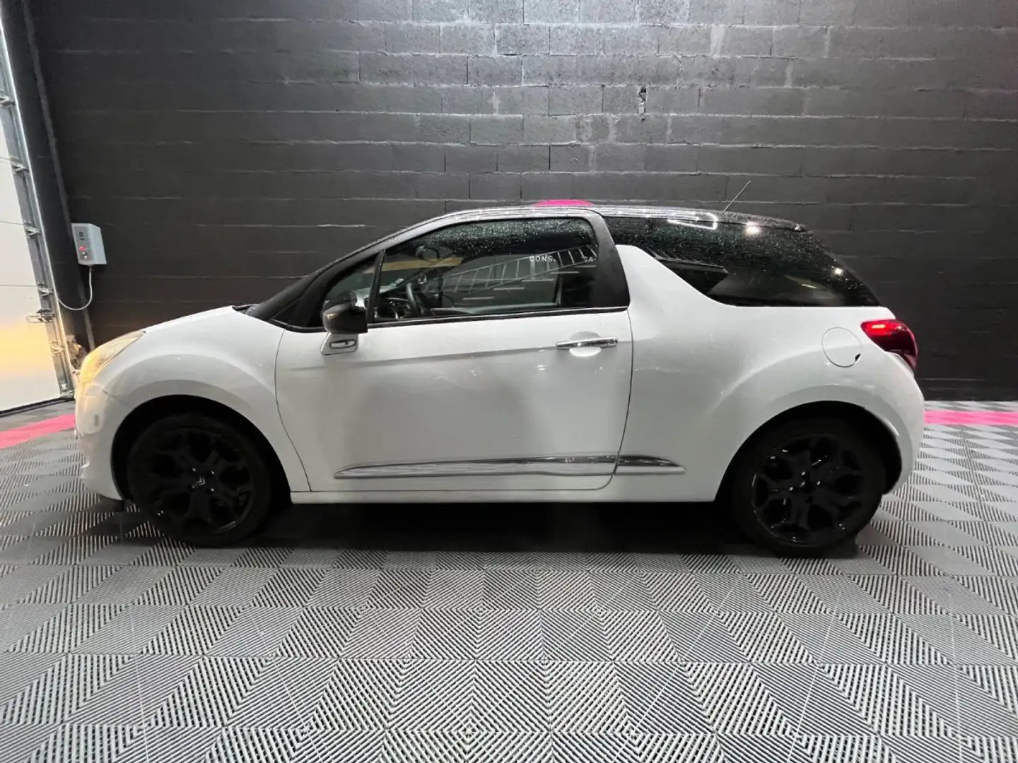 Citroen DS3 HDi 92 So Chic / ENTRETIEN OK / PARALLELISME OK Blanc - 2