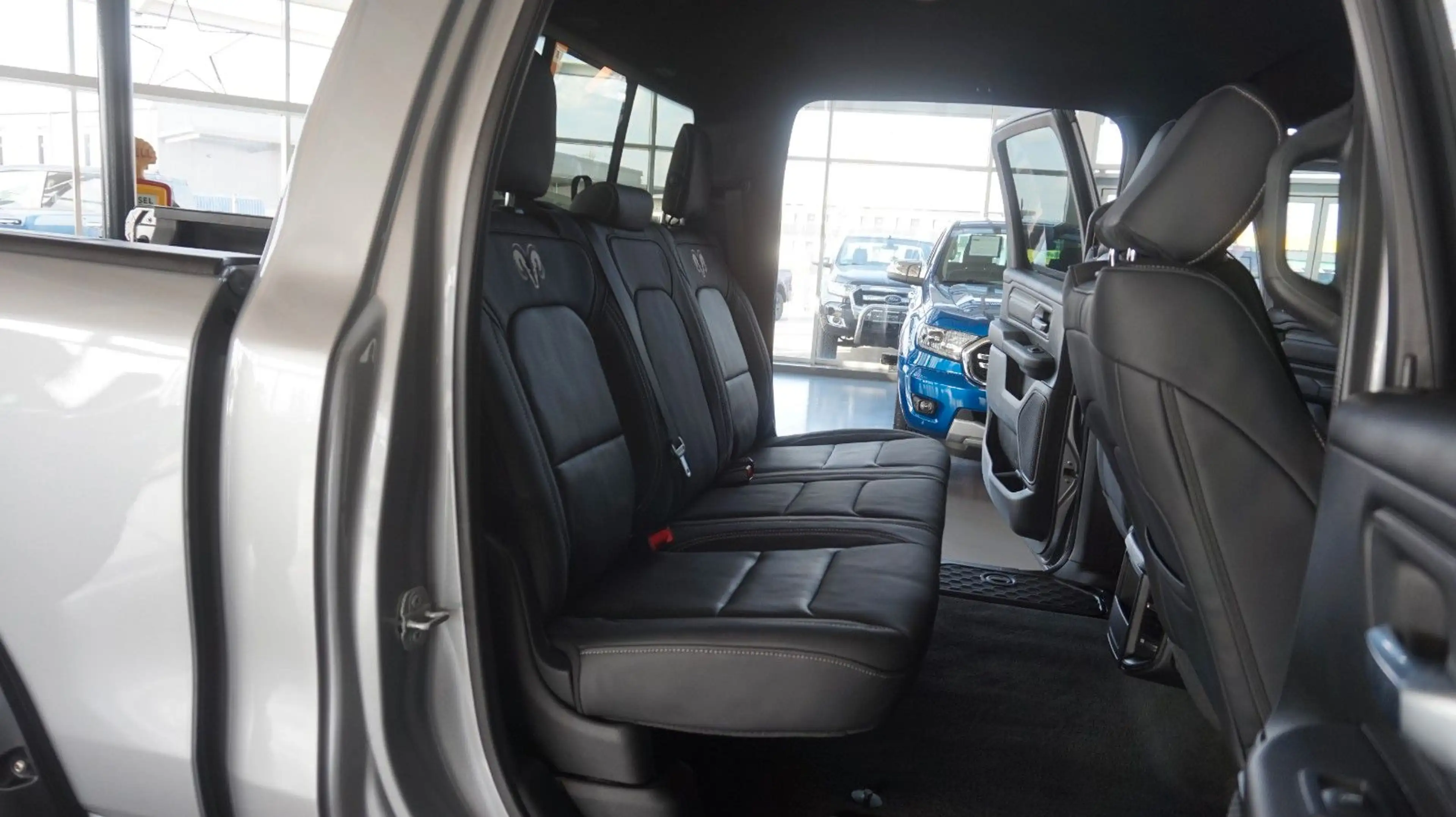 Dodge RAM 1500 HEMI 5.7l Crew-Cab*4x4*Navi*Alu20* — photo 13