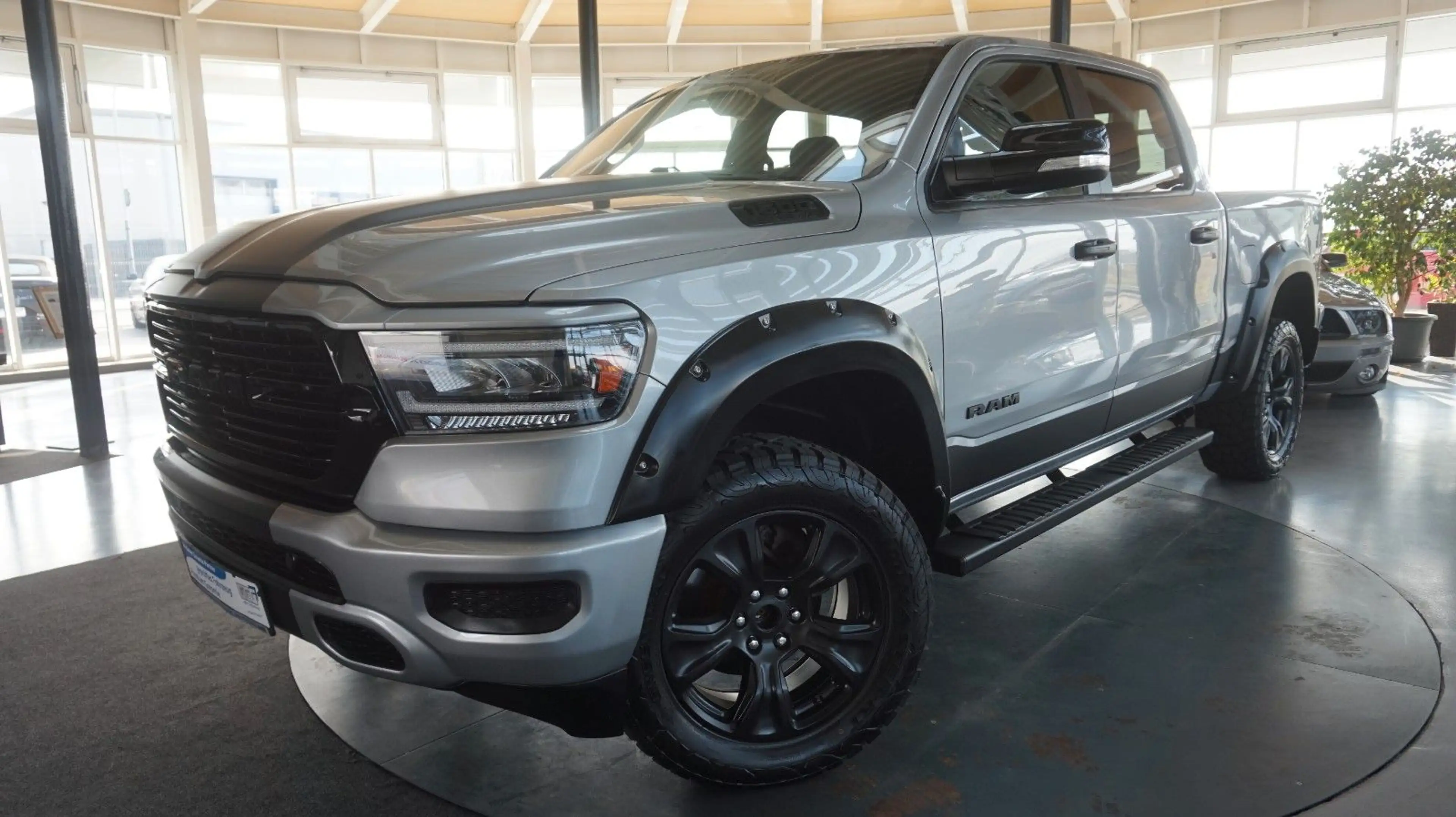 Dodge RAM 1500 HEMI 5.7l Crew-Cab*4x4*Navi*Alu20*