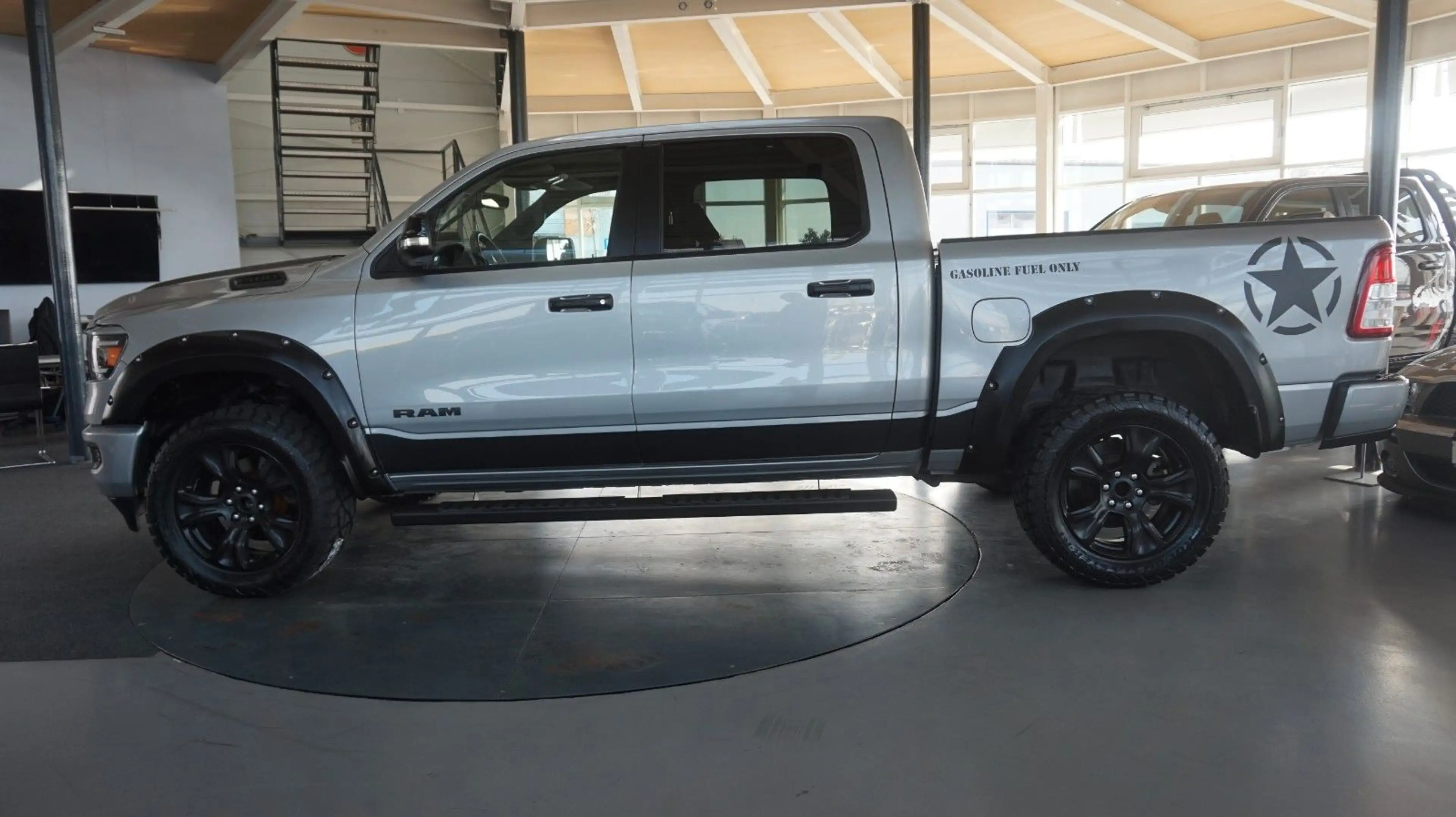 Dodge RAM 1500 HEMI 5.7l Crew-Cab*4x4*Navi*Alu20* — photo 2