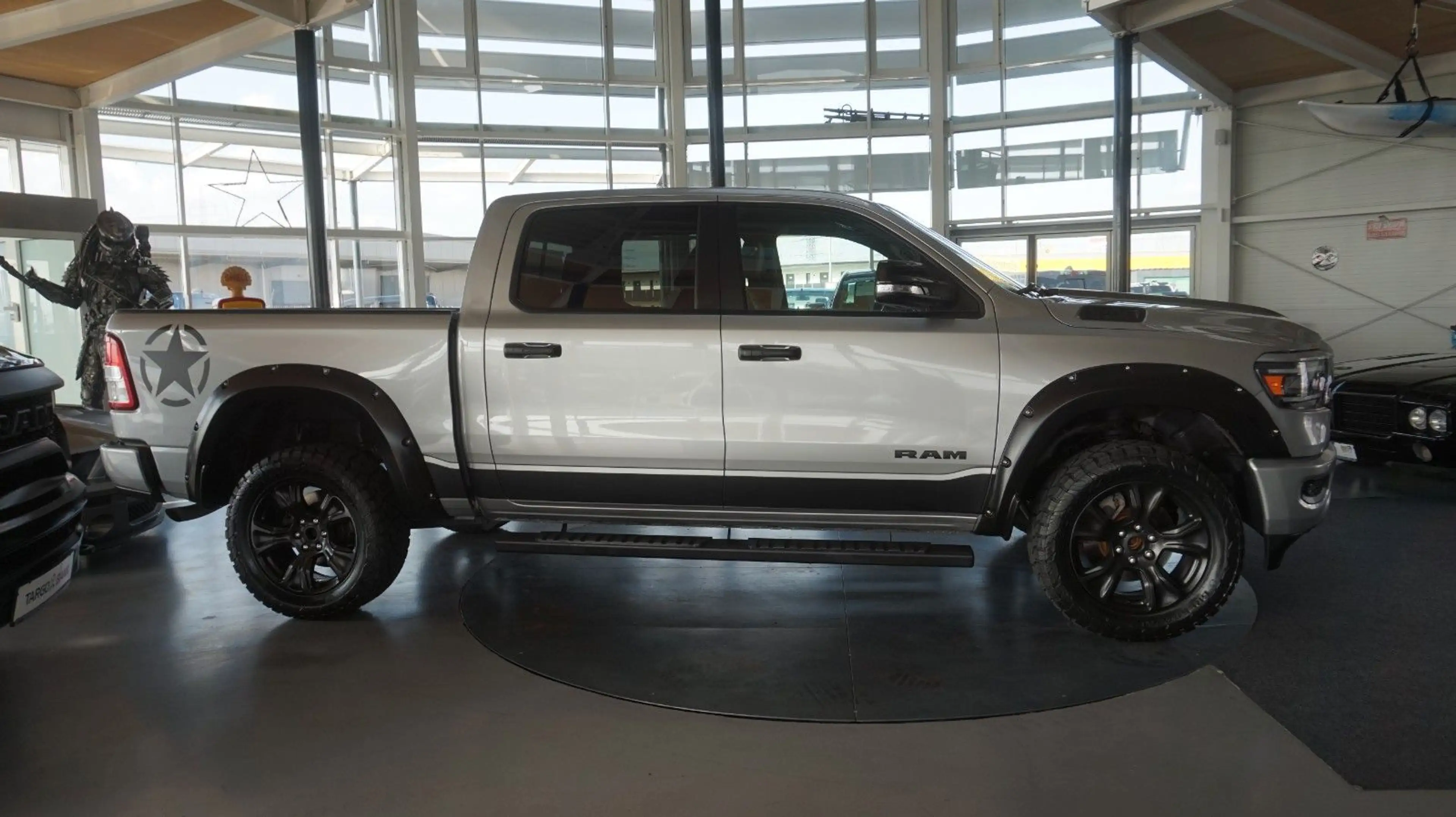 Dodge RAM 1500 HEMI 5.7l Crew-Cab*4x4*Navi*Alu20* — photo 3