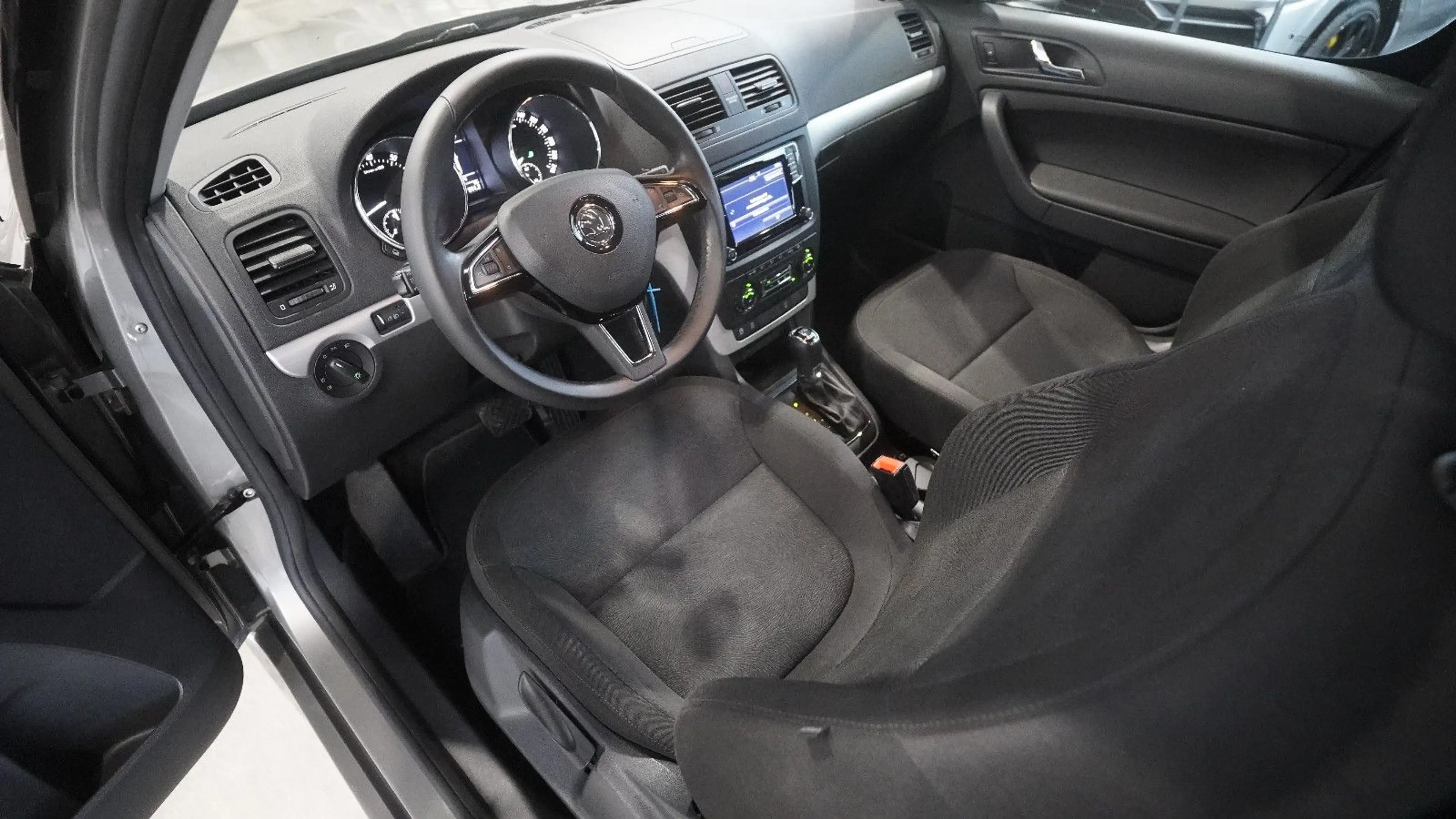 Skoda Yeti Ambition 4x4*AHK*SHZ* — photo 13