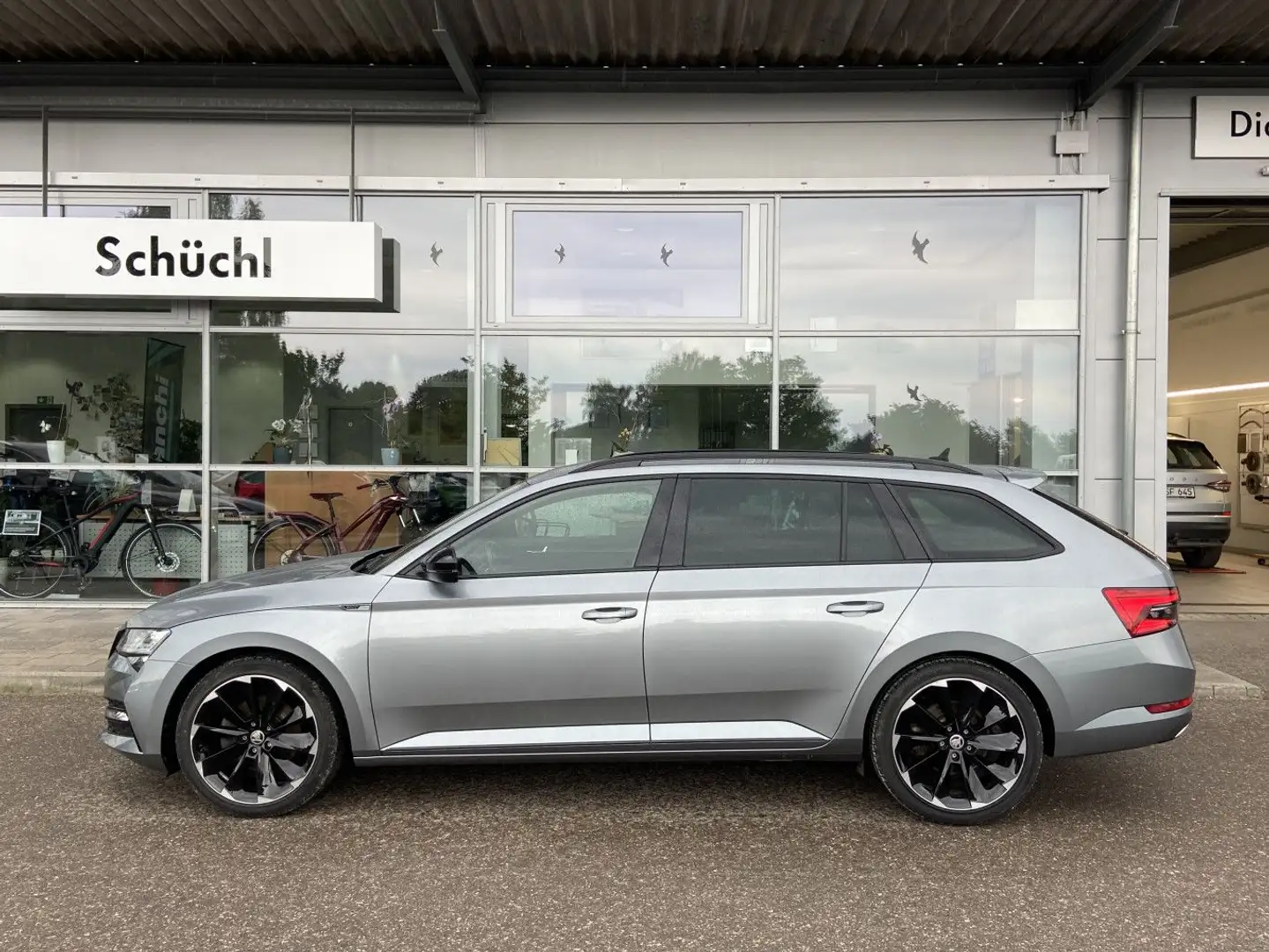 Skoda Superb Combi iV 1.4 TSI DSG Sportline 19"+EL-SIT Grau - 2