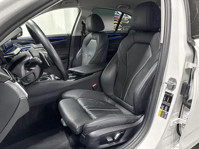 BMW 5 Series view 10
