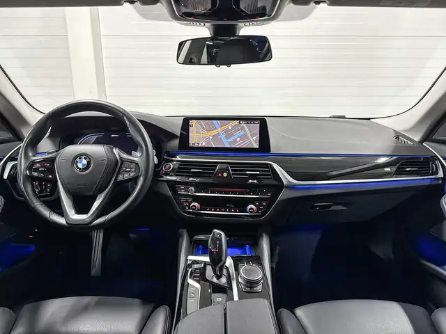 BMW 5 Series view 11