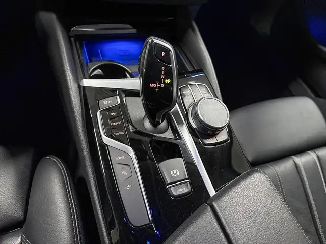 BMW 5 Series view 15