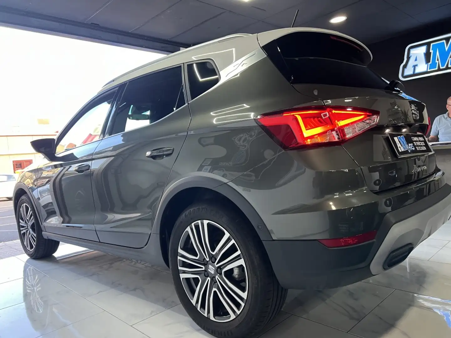 SEAT Arona 1.0 TSI S&S Xperience XS Edition 110 Gris - 2