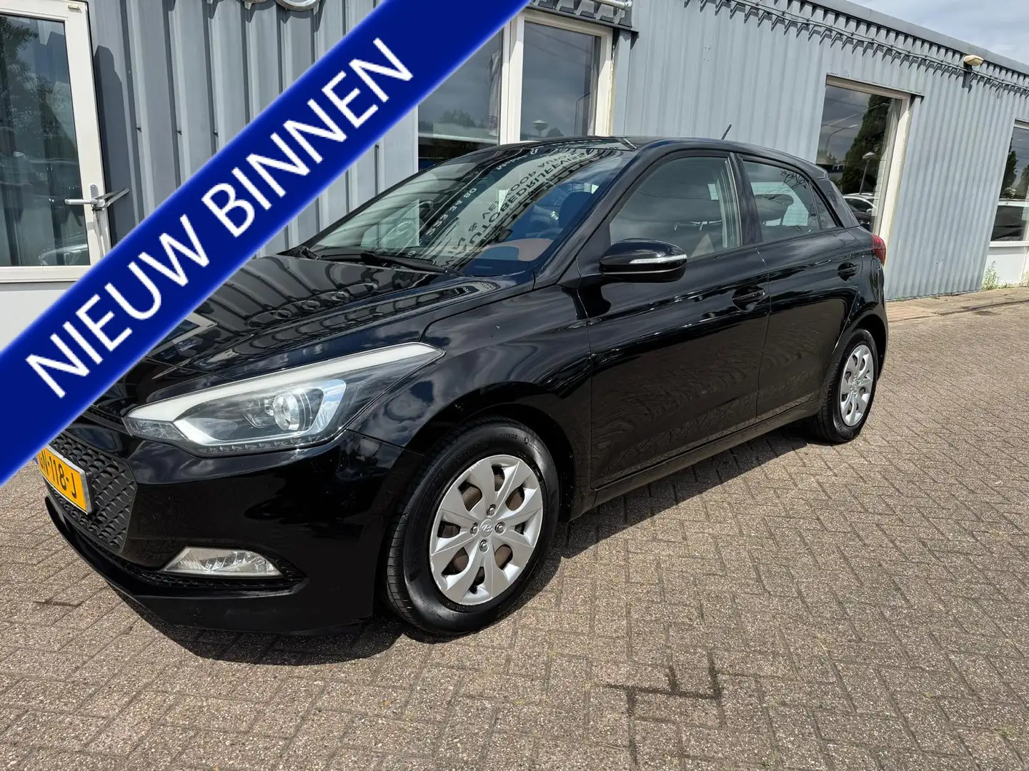Hyundai i20 1.2 HP i-Motion Comfort Zwart - 1