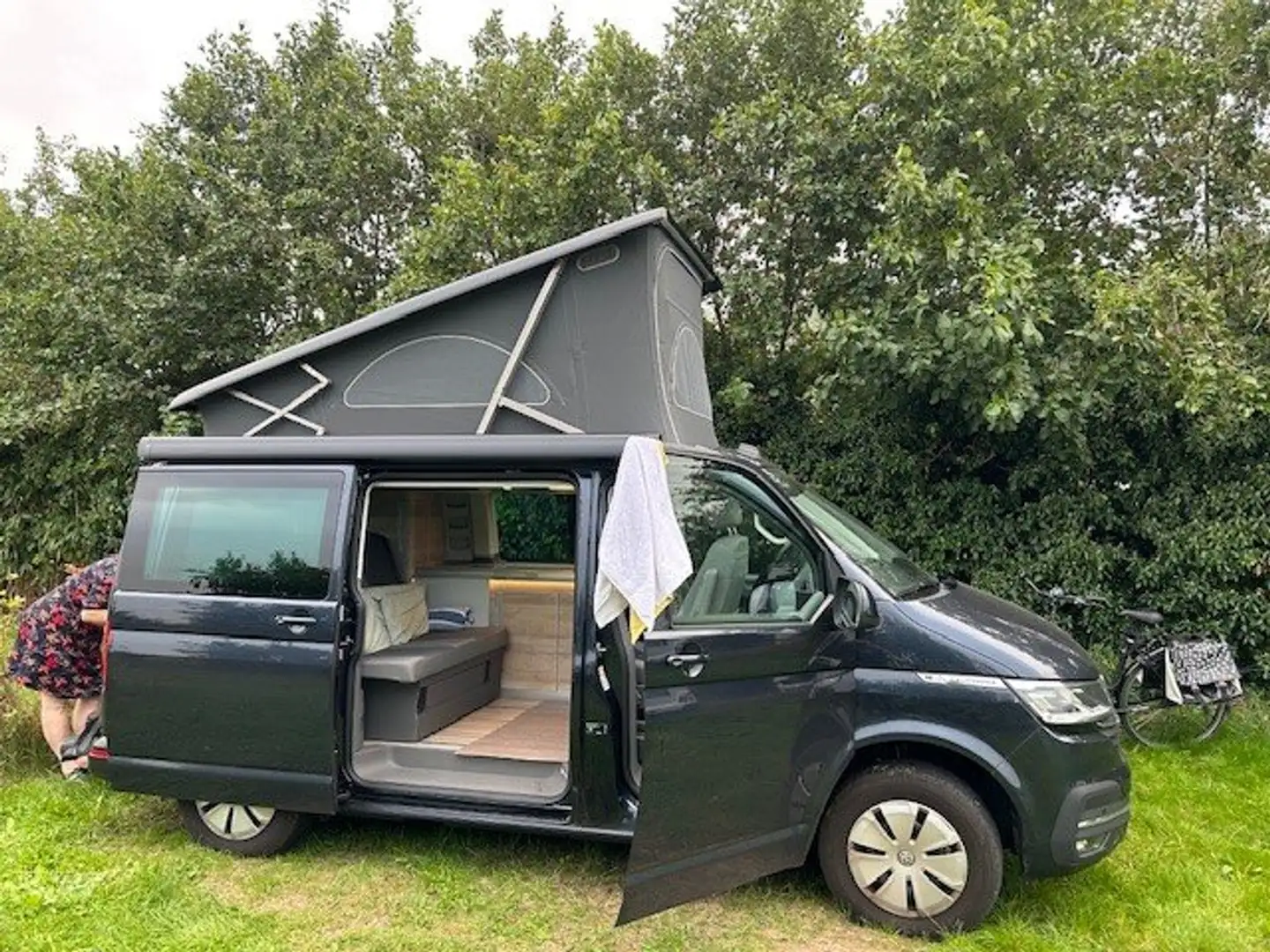 Volkswagen T6.1 California California DSG Ocean Edition 2.0 TDI 110 kw/150 pk Blauw - 2