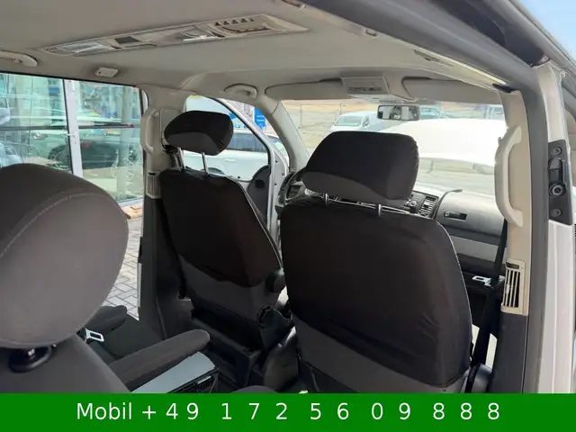 Volkswagen Multivan view 5