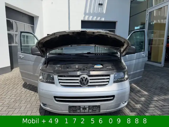 Volkswagen Multivan view 9