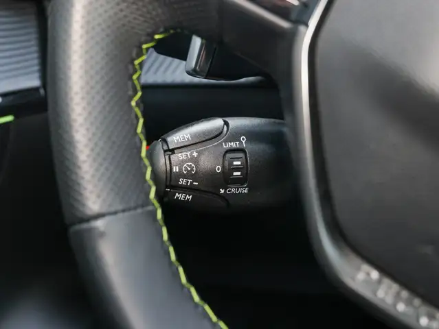 Peugeot 208 view 15