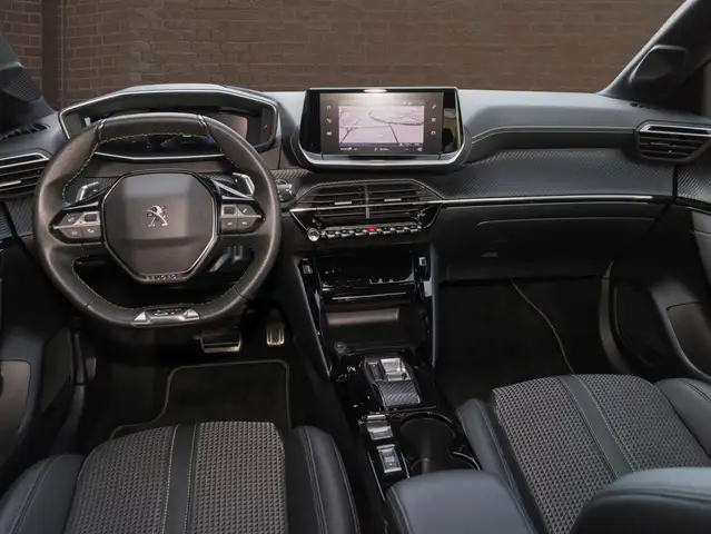 Peugeot 208 view 13