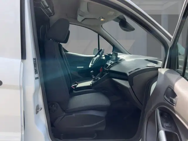 Ford Transit Connect view 8