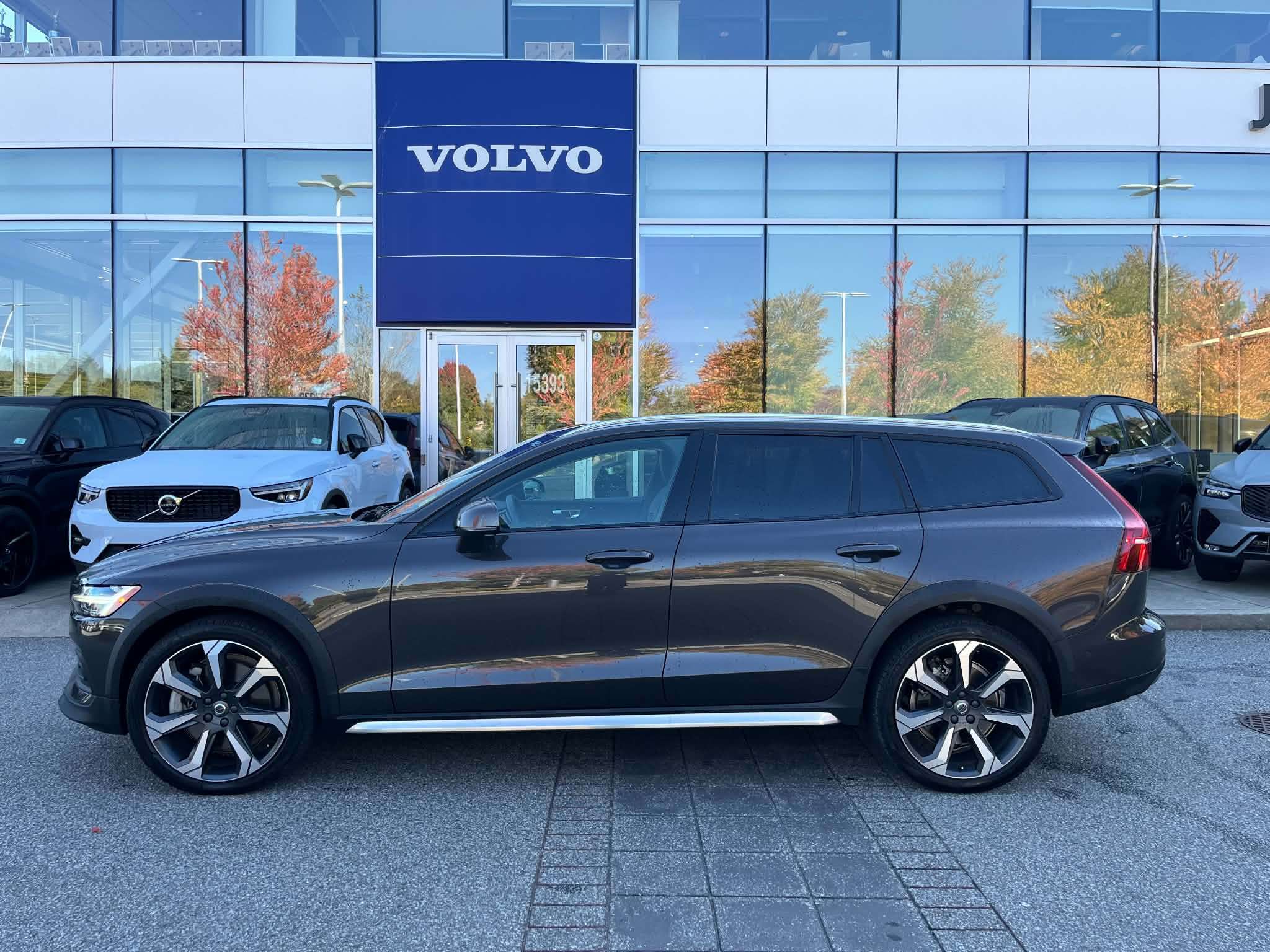 2023 Volvo V60 Cross Country