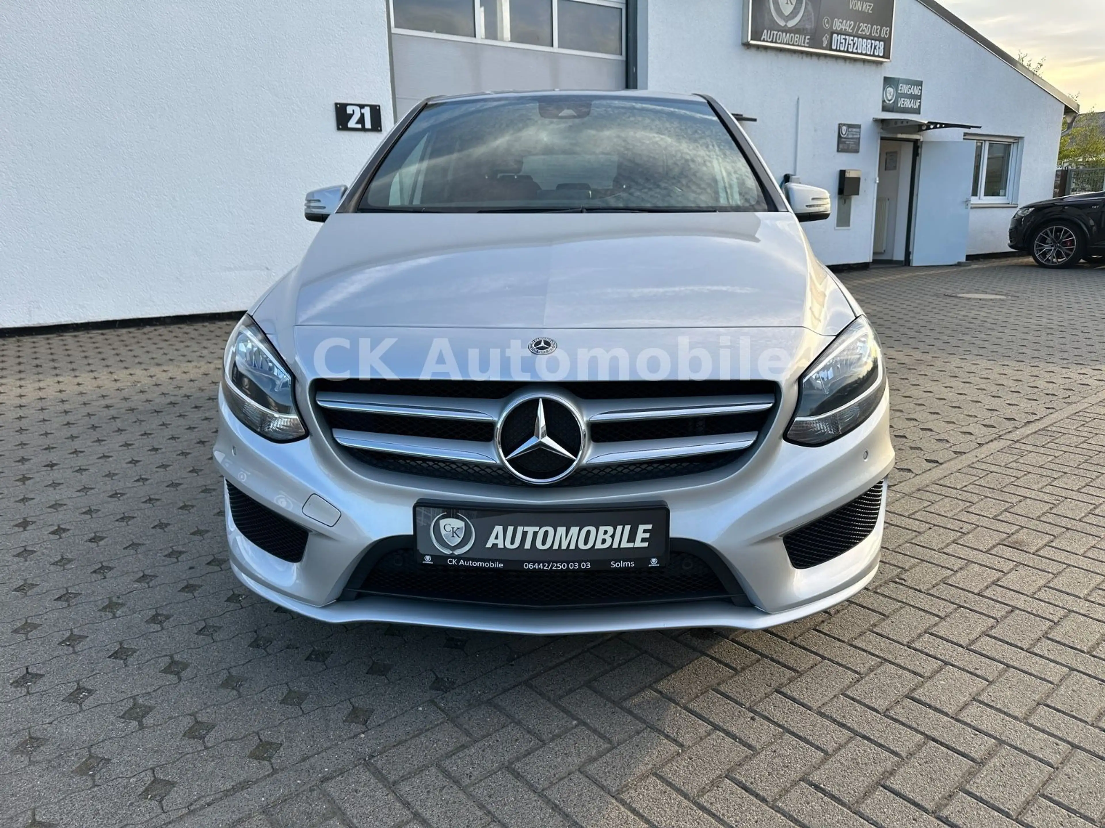 Mercedes-Benz B 220 4Matic AMG-Line/Navi/Tempomat/PDC/AHK — photo 2