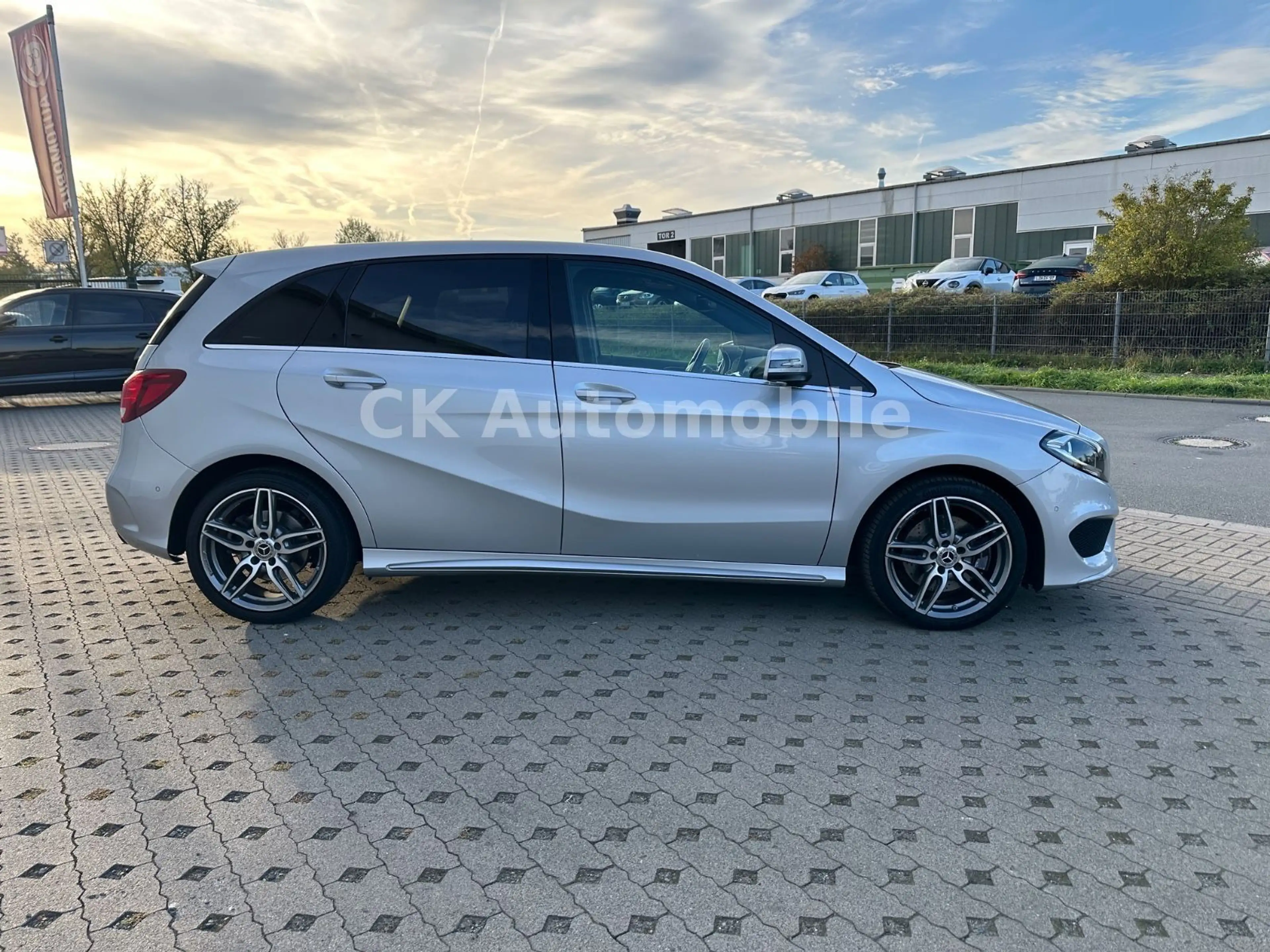 Mercedes-Benz B 220 4Matic AMG-Line/Navi/Tempomat/PDC/AHK — photo 4