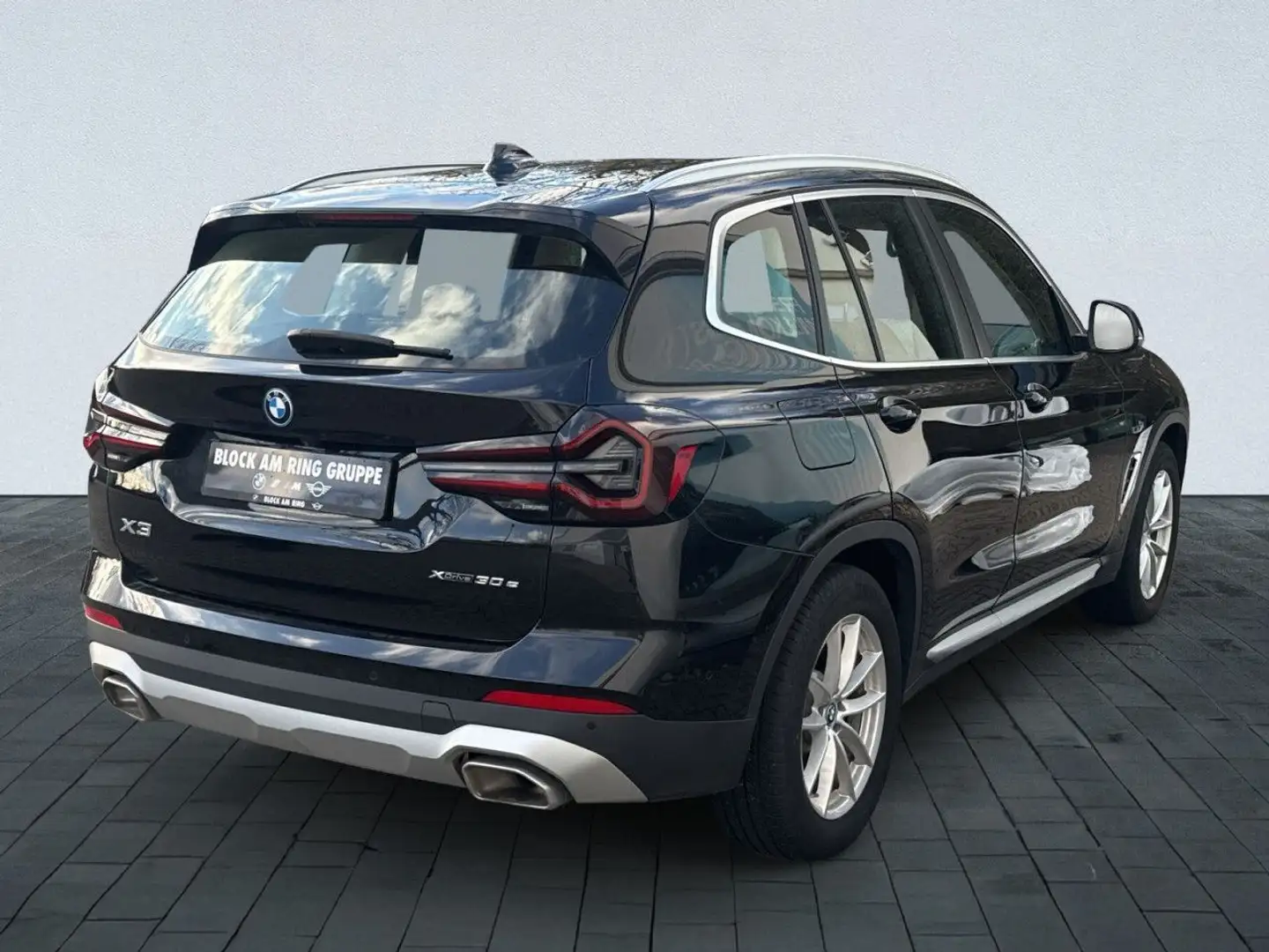BMW X3 xDrive30e LivePlus ParkAssis DAB LED SpoSi Navi Negro - 2