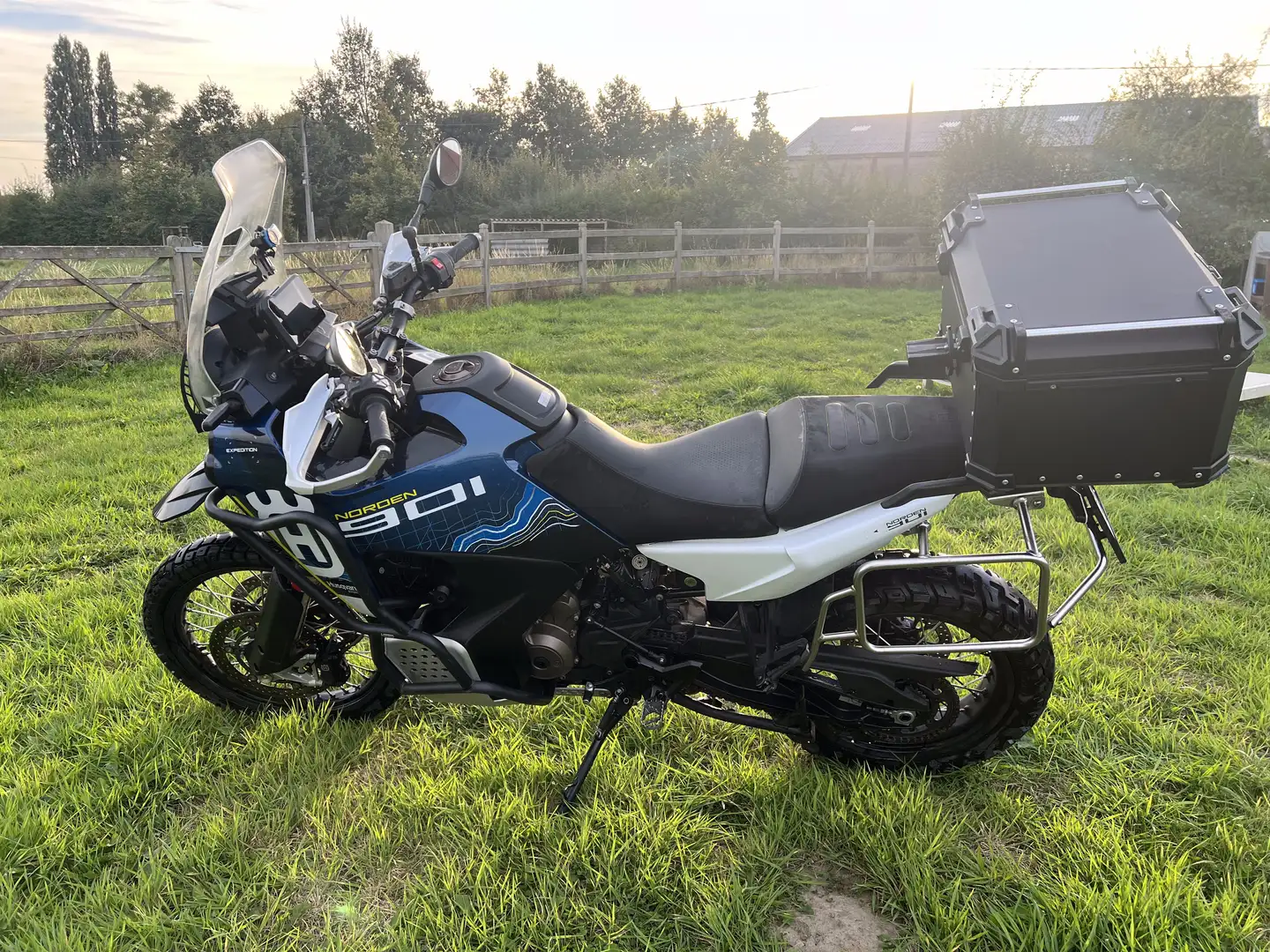 Husqvarna Norden 901 Expedition Niebieski - 2