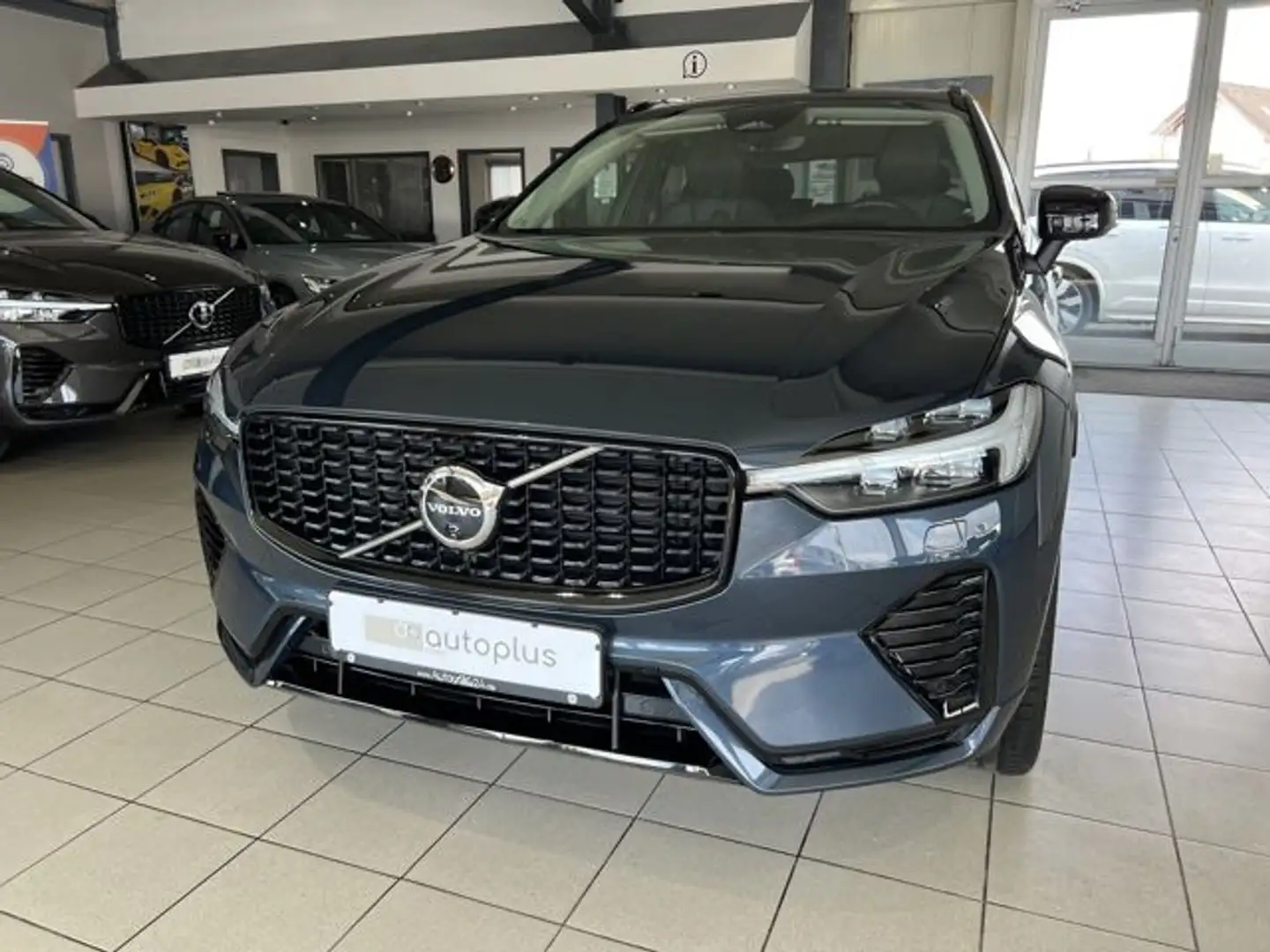 Volvo XC60 T8 Ultra Dark Recharge AWD B&W Massage 360° Blau - 2