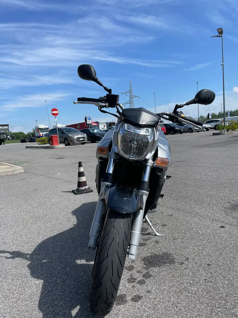 Suzuki GSR 600 Argento - 2