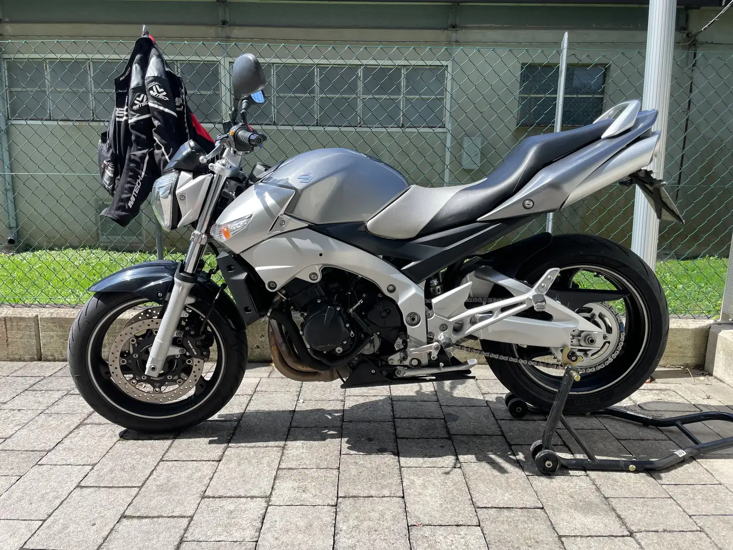 Suzuki GSR 600 Argento - 1