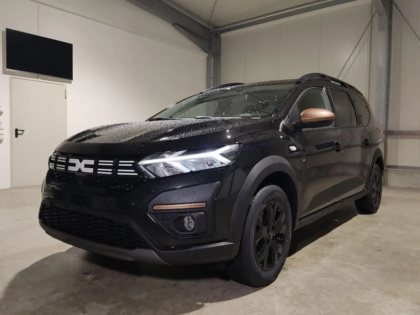 Dacia Jogger Extreme 1.0 TCe 110 7-Sitzer-AHK-Kamera-LED-App... Schwarz - 1