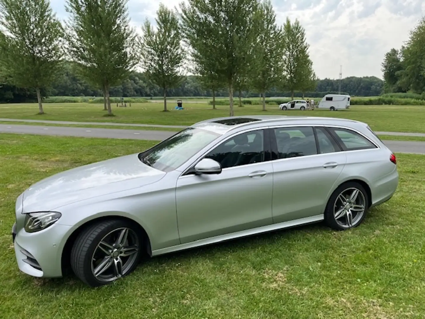 Mercedes-Benz E 250 E 250 Premium Plus Zilver - 2