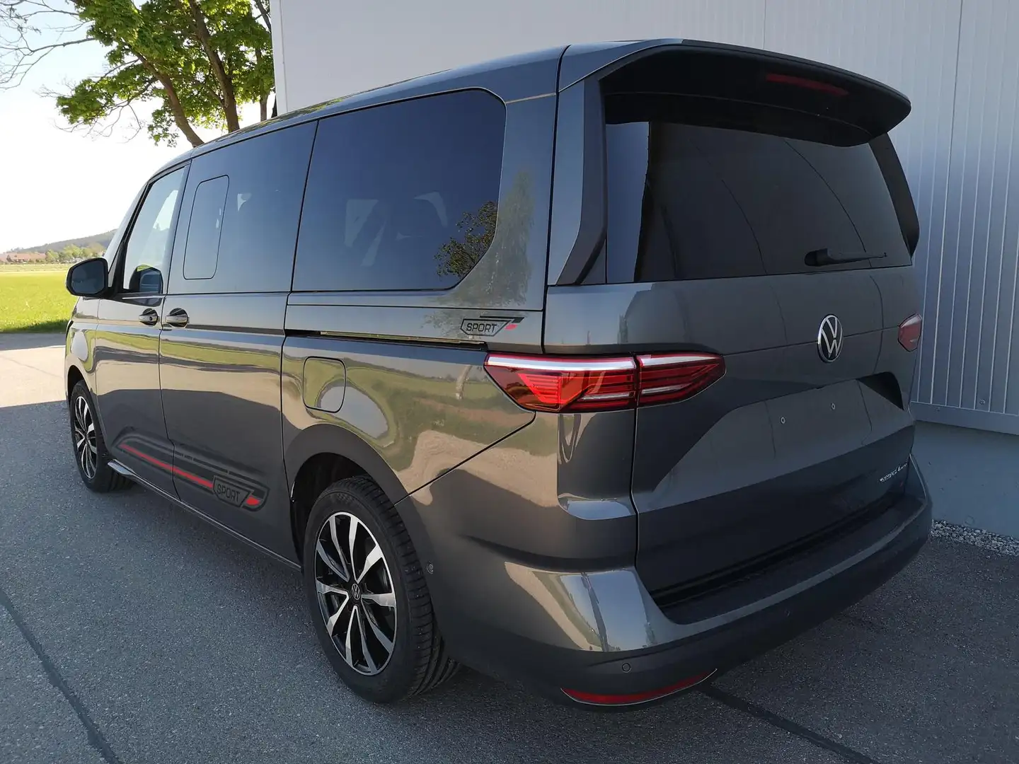 Volkswagen T7 Multivan 2.0 TDI LÜ Sport Edition Head Up Pano Standh. Grau - 2