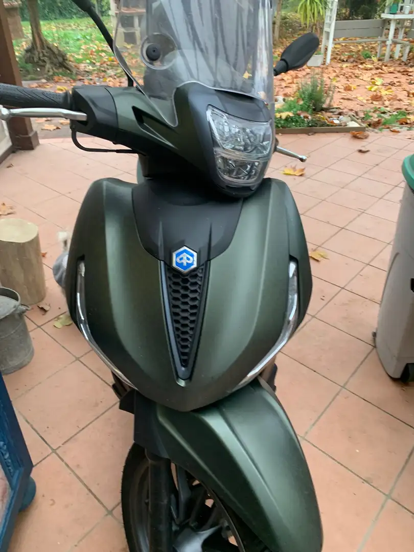 Piaggio Beverly 300 Verde - 2