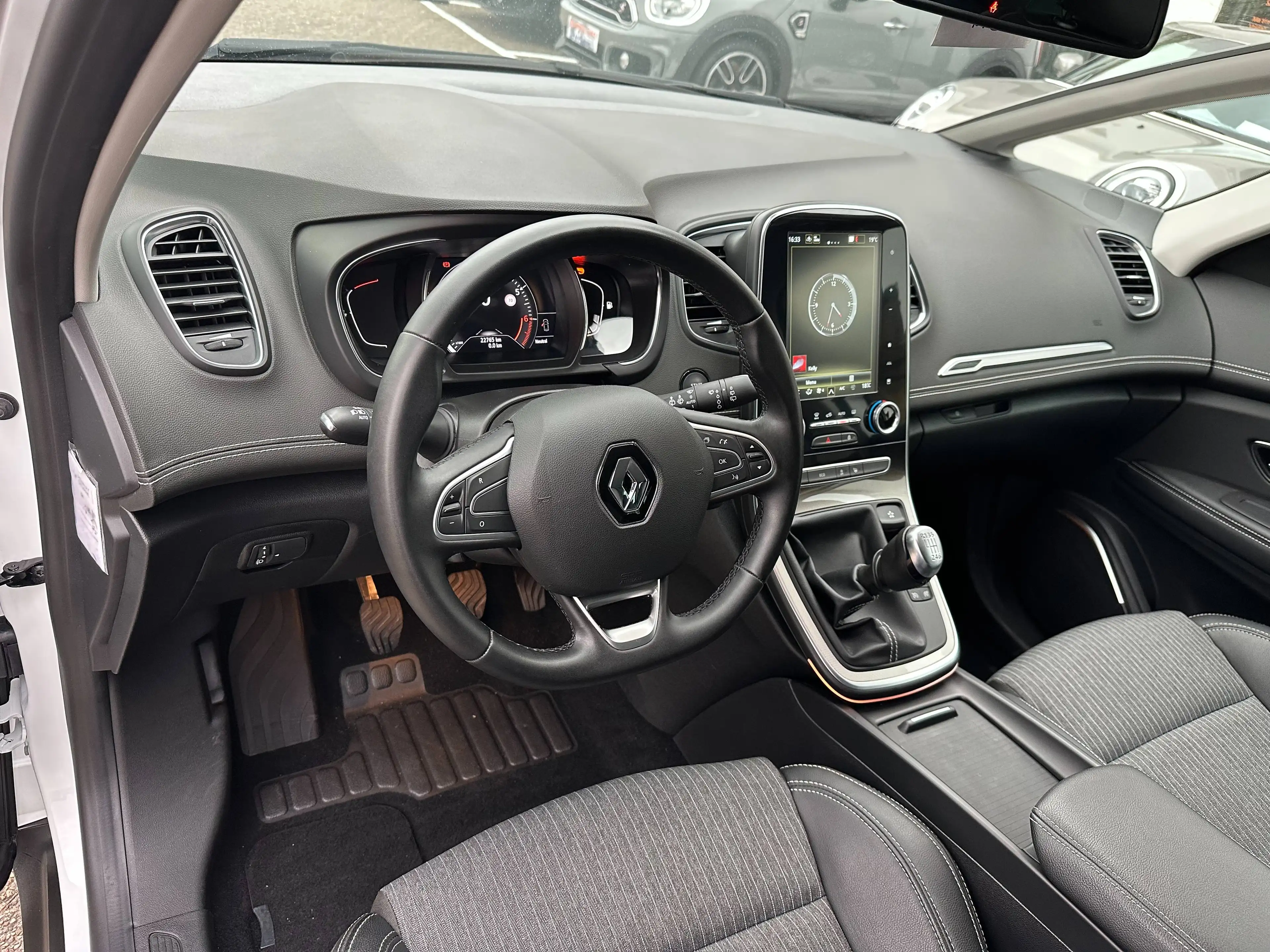 Renault Scenic Scenic 1.33 TCe Equilibre GPF — photo 10