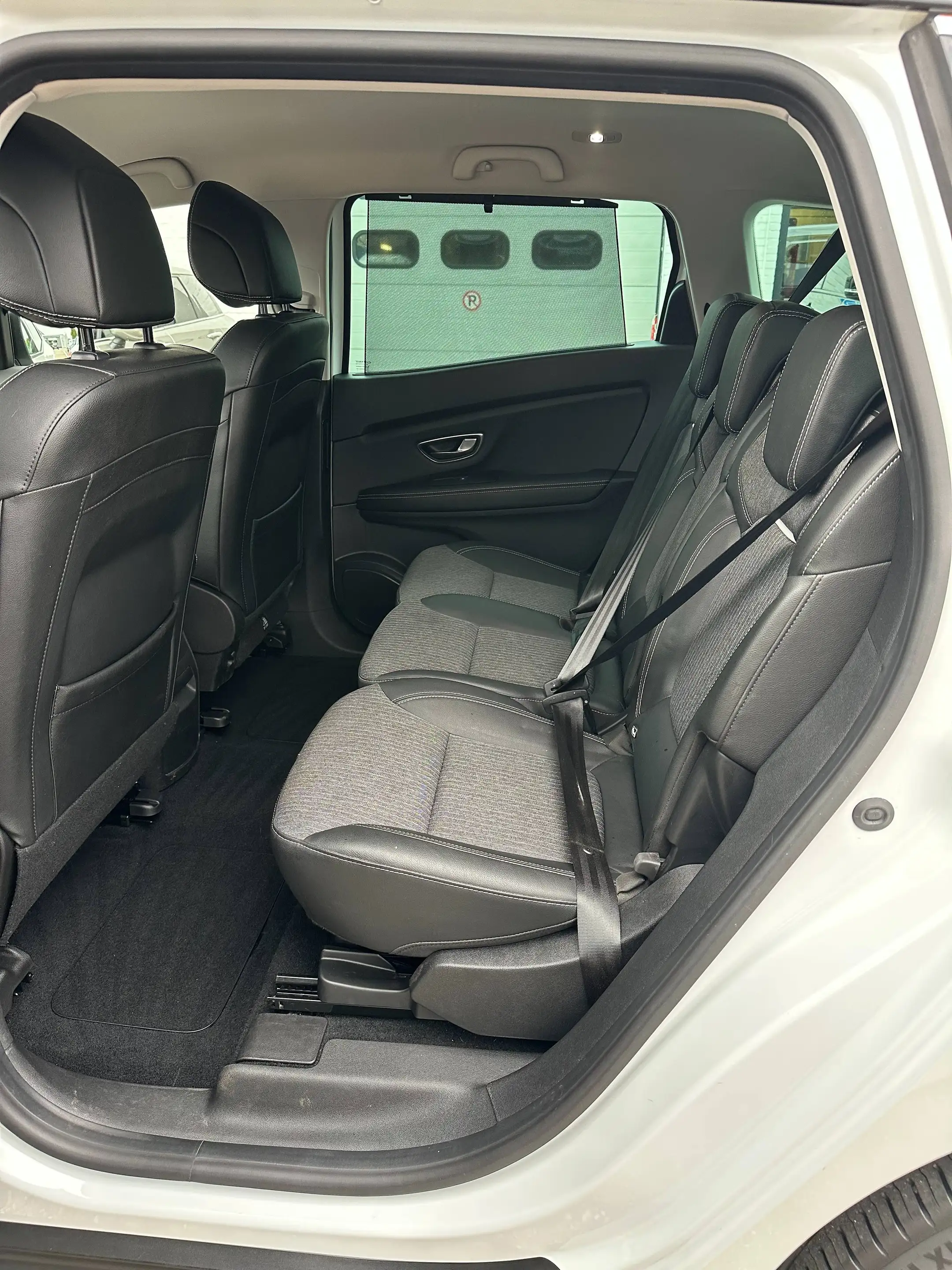 Renault Scenic Scenic 1.33 TCe Equilibre GPF — photo 9