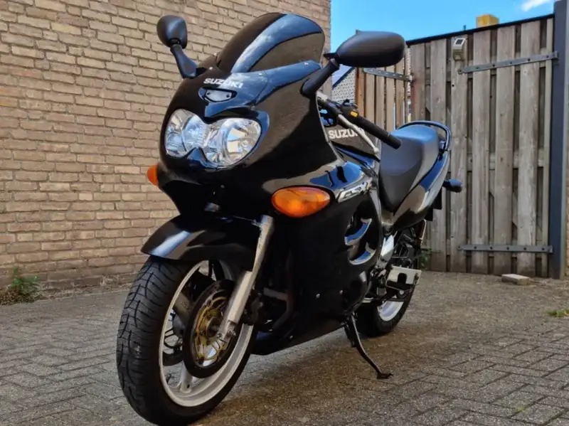 Suzuki GSX 600 - foto 4