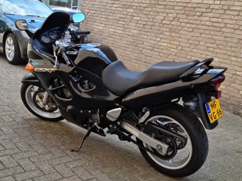 Suzuki GSX 600 - foto 2