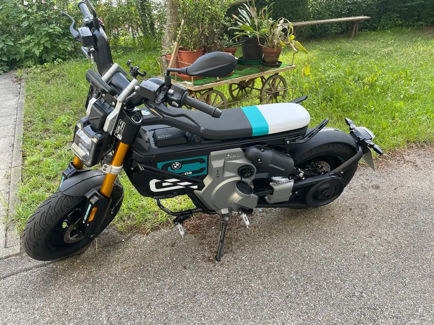 BMW CE 02 Noir - 1