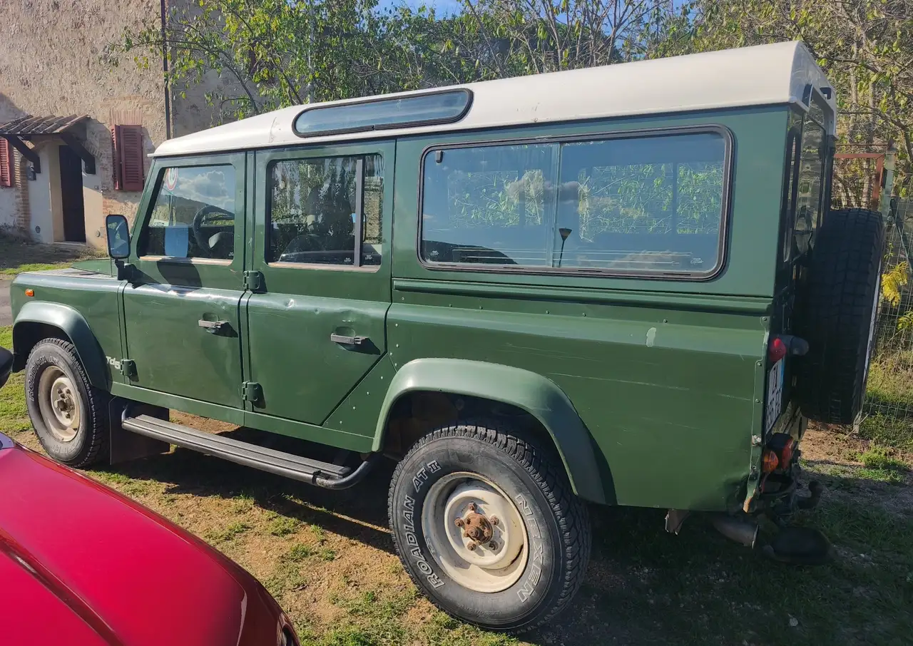 Land Rover Defender 110 2.5 td5 E SW, foto 2