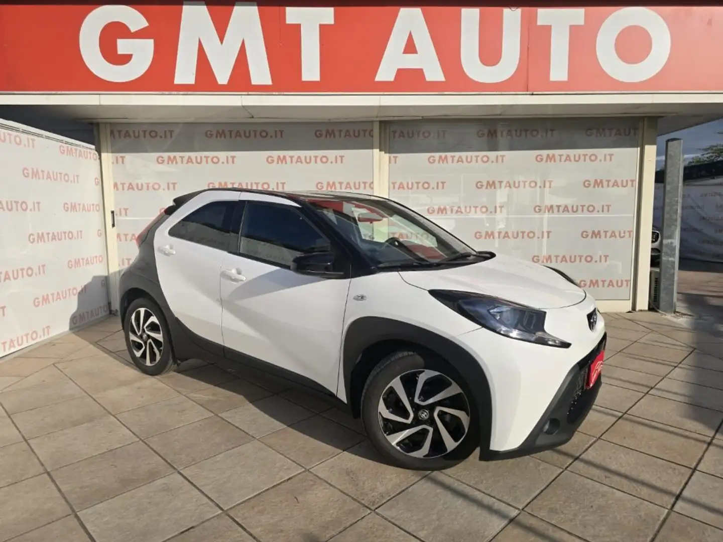 Toyota Aygo X 1.0 72 CV TREND AUTOMATICA Bianco - 1