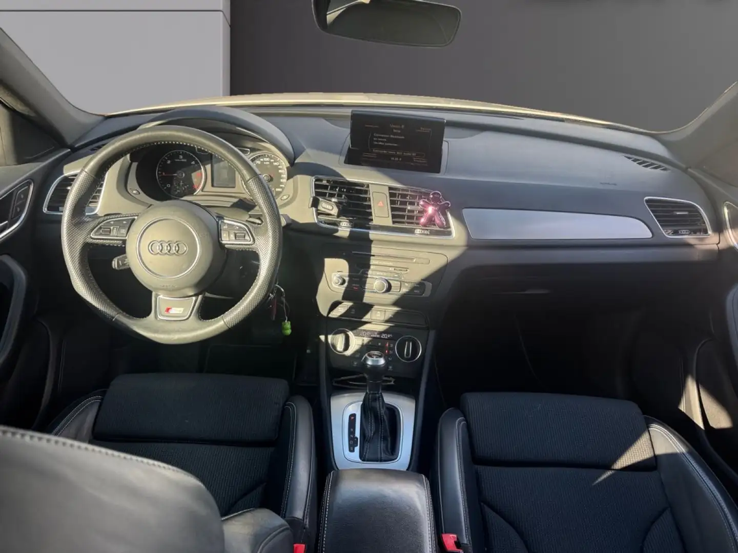 Audi Q3 2.0 TDI 150 ch S tronic 7 S line Weiß - 2