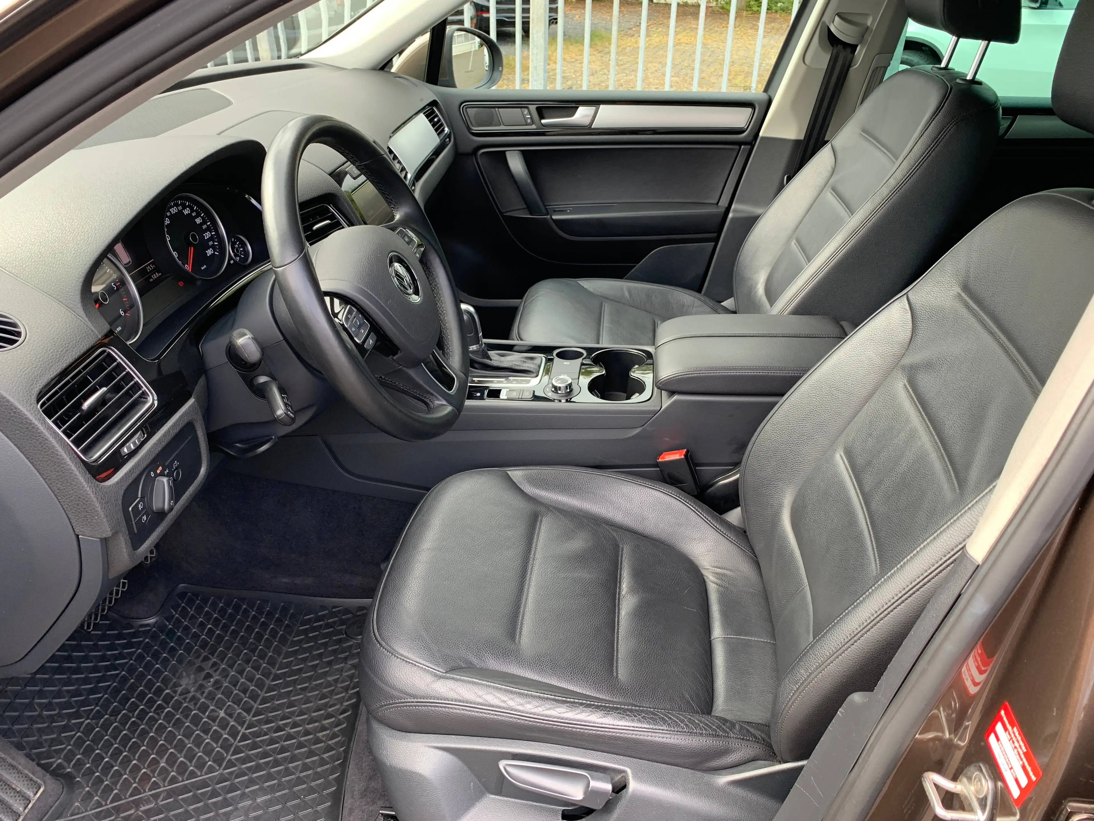 Volkswagen Touareg V6 TDI 4x4 Leder-Navi-AHK-SHZG-LHZG-Bi-Xenon-Automatik — photo 15