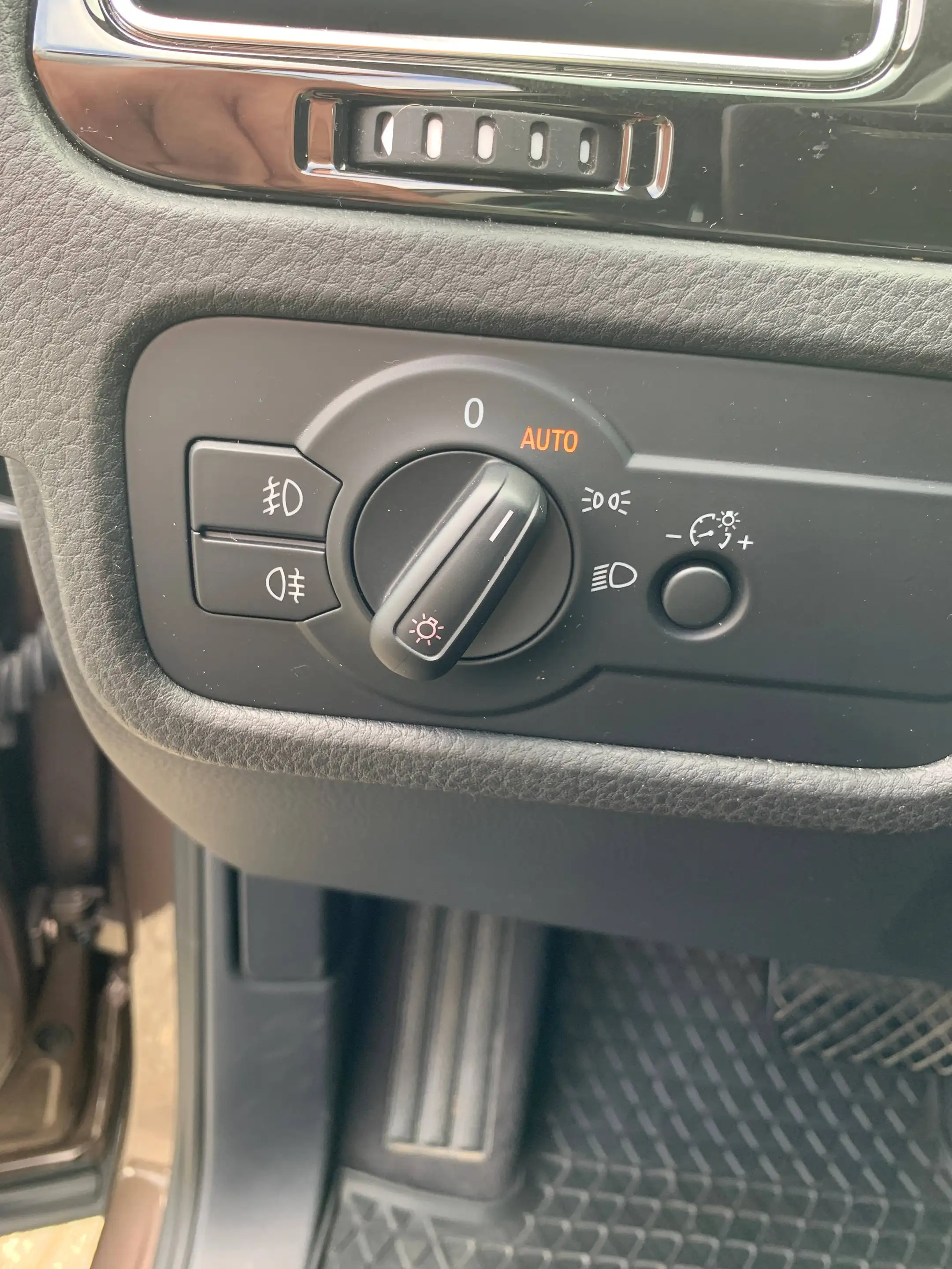 Volkswagen Touareg V6 TDI 4x4 Leder-Navi-AHK-SHZG-LHZG-Bi-Xenon-Automatik — photo 14