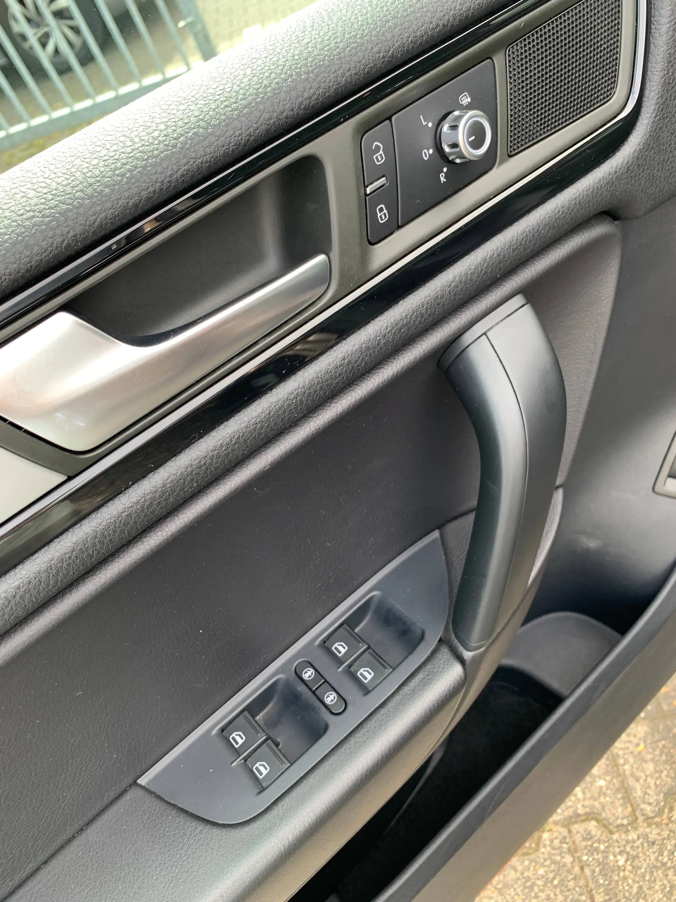 Volkswagen Touareg V6 TDI 4x4 Leder-Navi-AHK-SHZG-LHZG-Bi-Xenon-Automatik — photo 13