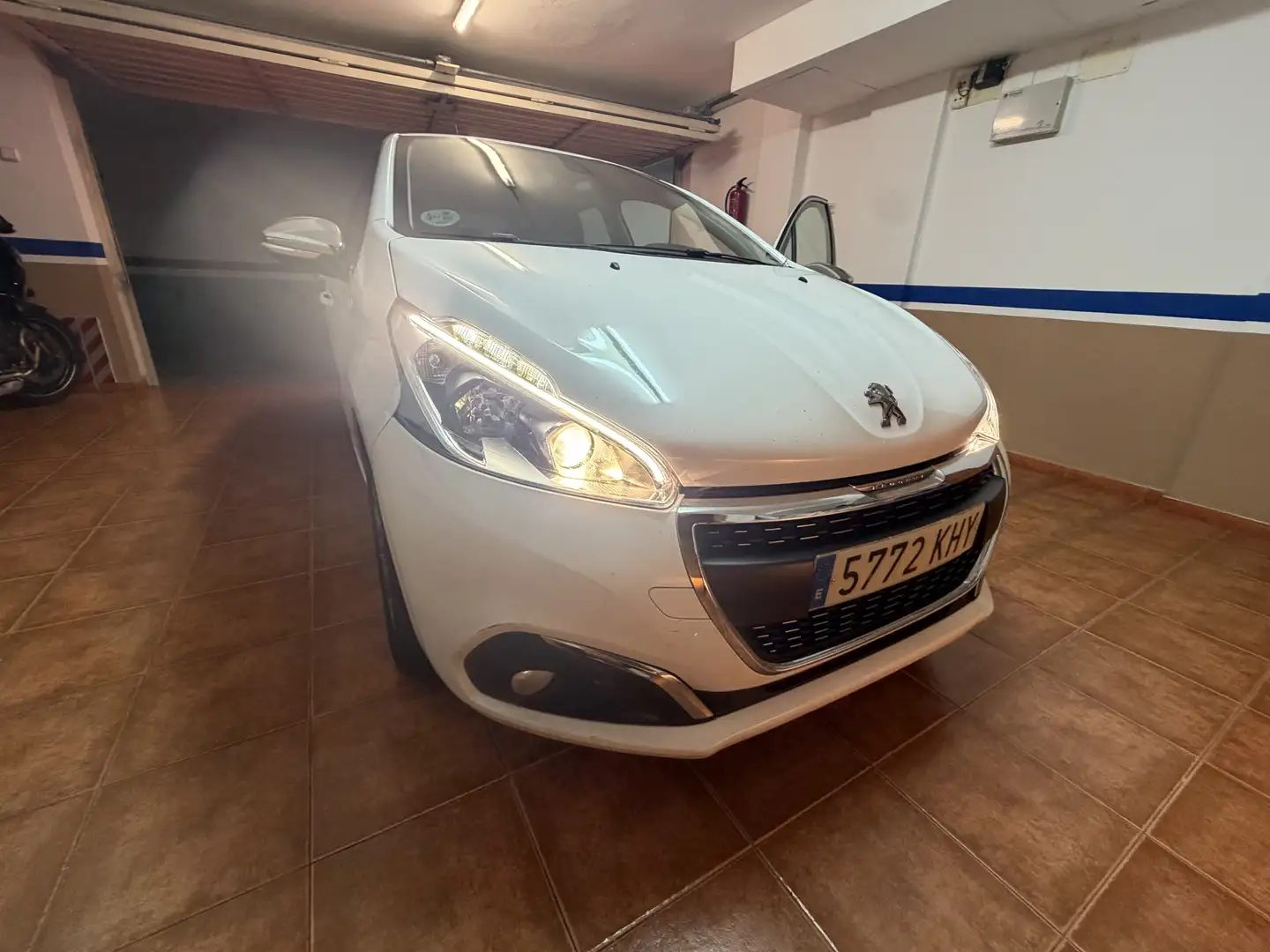 Peugeot 208 1.6BlueHDi Allure 100 - 1