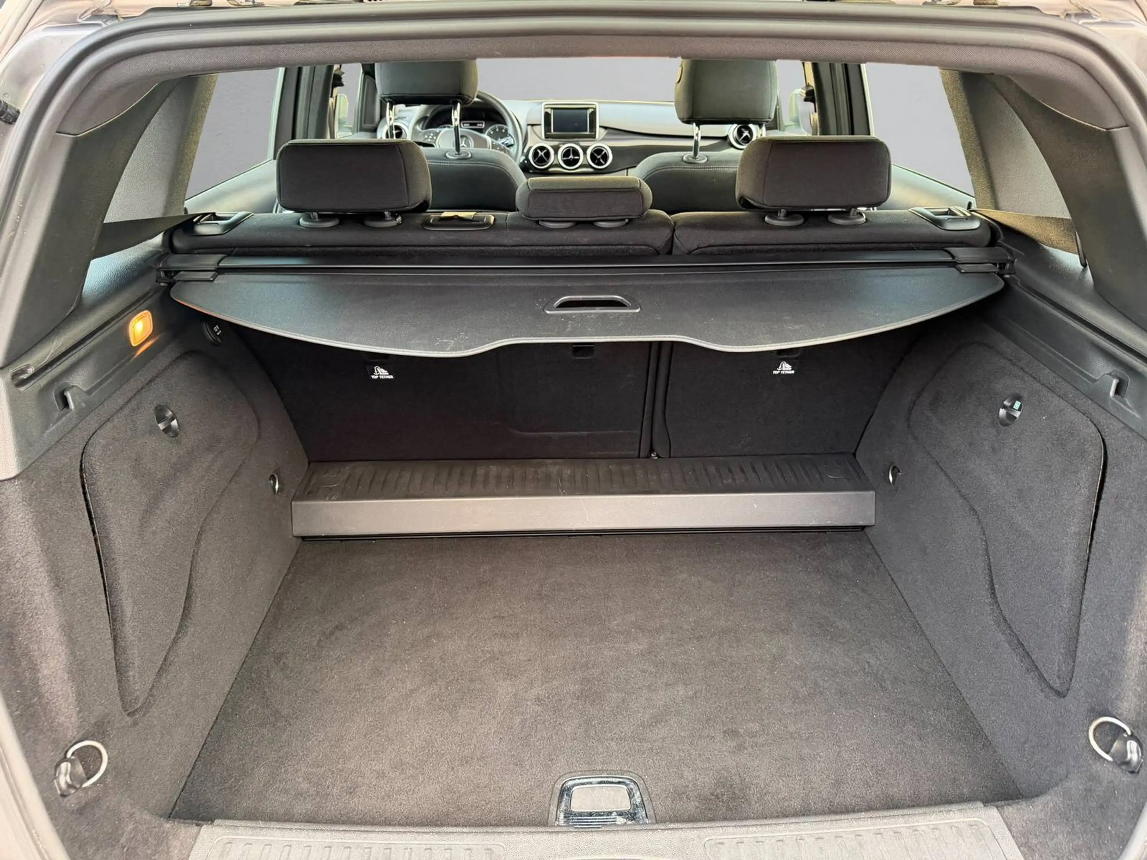Mercedes-Benz B 220 B 220 4Matic PANO*AHK*SHZ*NAVI*TOTW*TEMPOMAT — photo 5