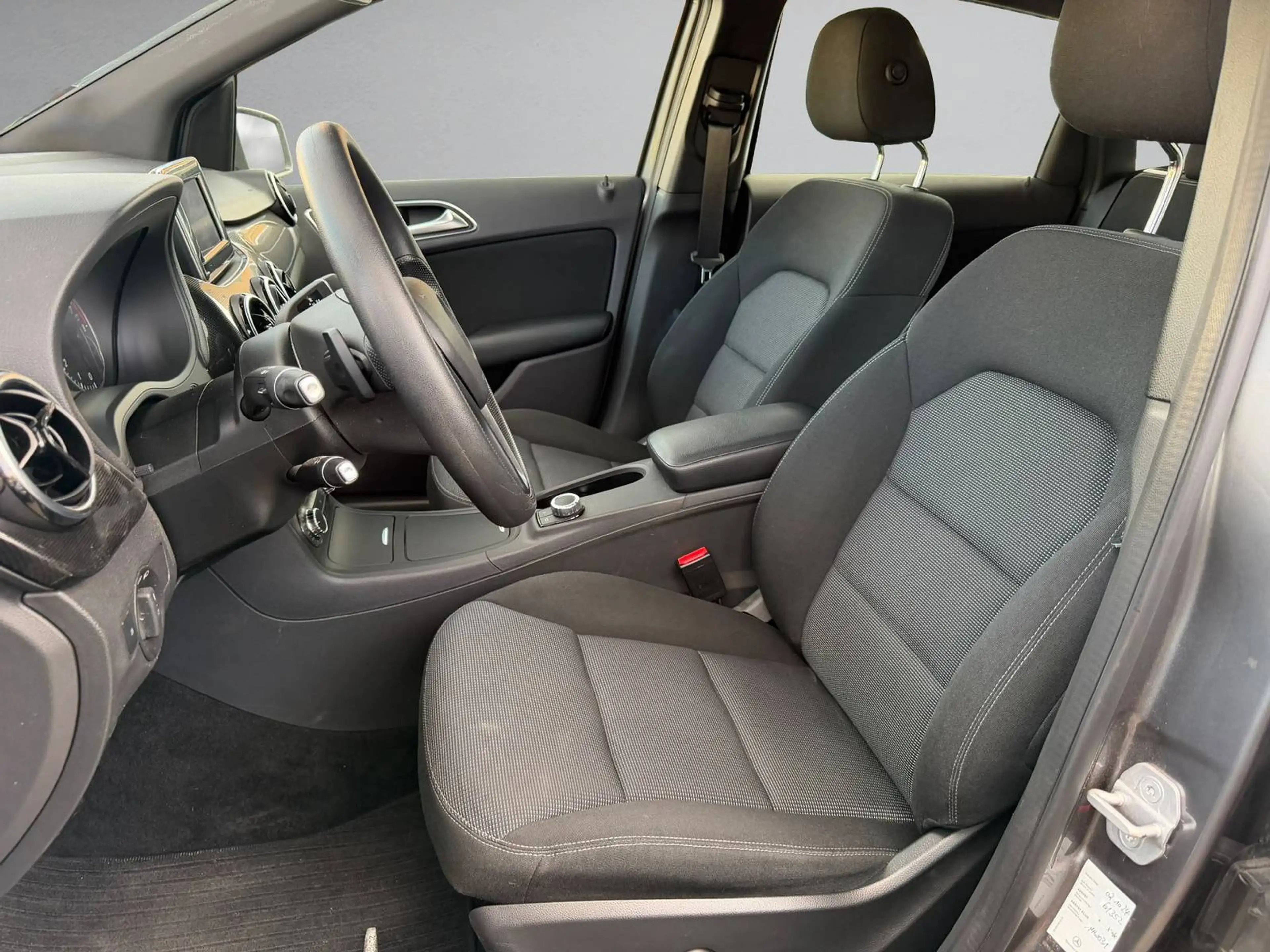 Mercedes-Benz B 220 B 220 4Matic PANO*AHK*SHZ*NAVI*TOTW*TEMPOMAT — photo 10