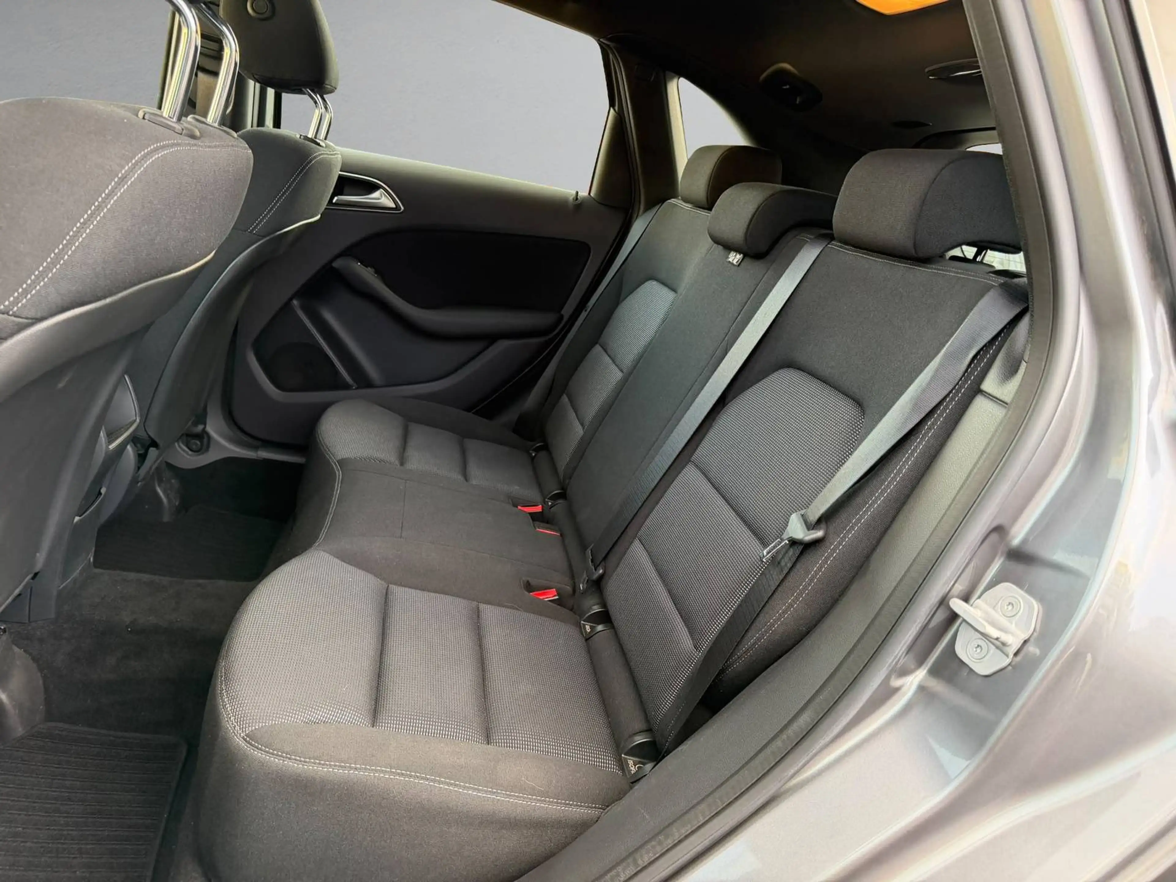 Mercedes-Benz B 220 B 220 4Matic PANO*AHK*SHZ*NAVI*TOTW*TEMPOMAT — photo 11