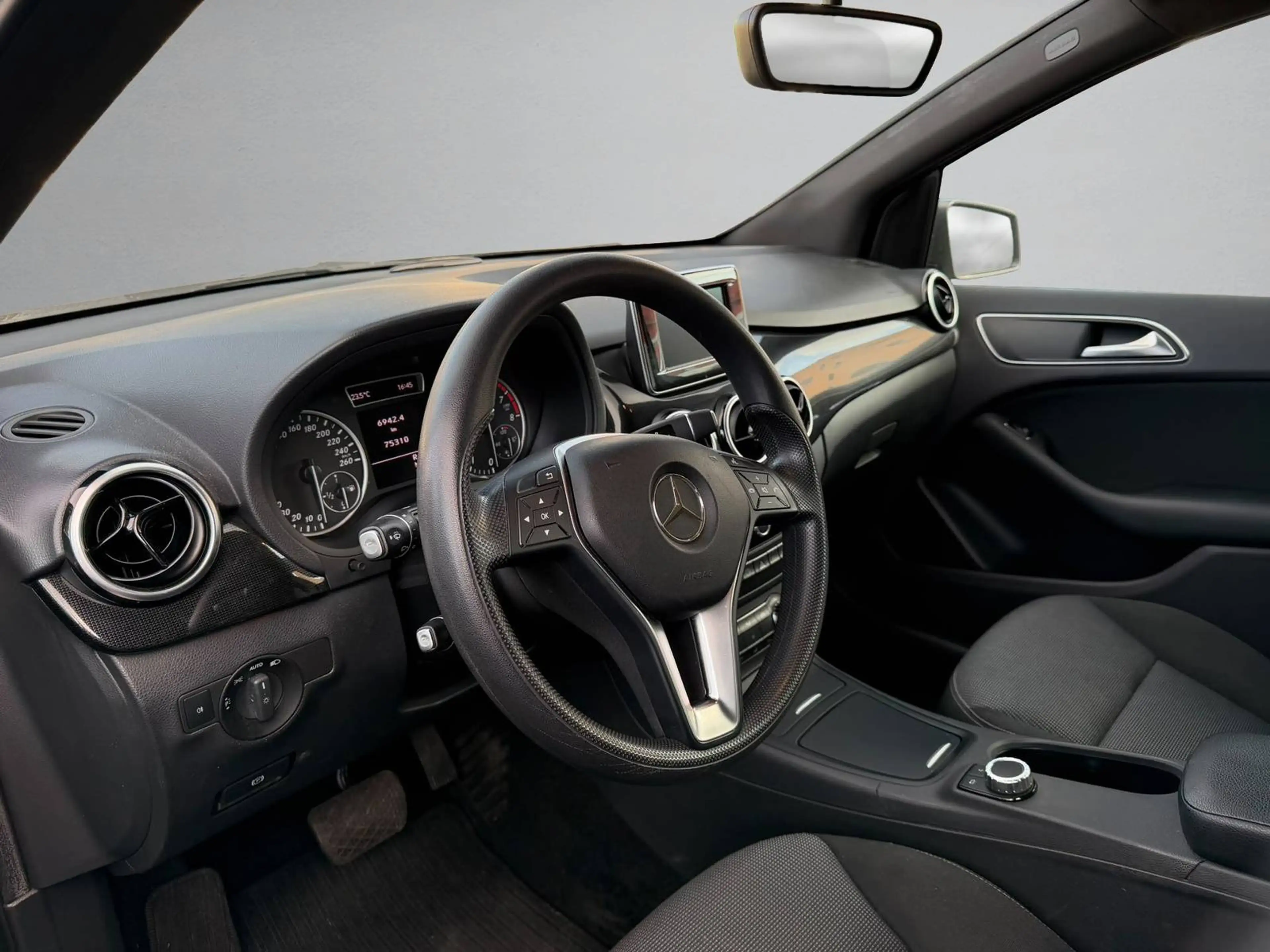 Mercedes-Benz B 220 B 220 4Matic PANO*AHK*SHZ*NAVI*TOTW*TEMPOMAT — photo 15