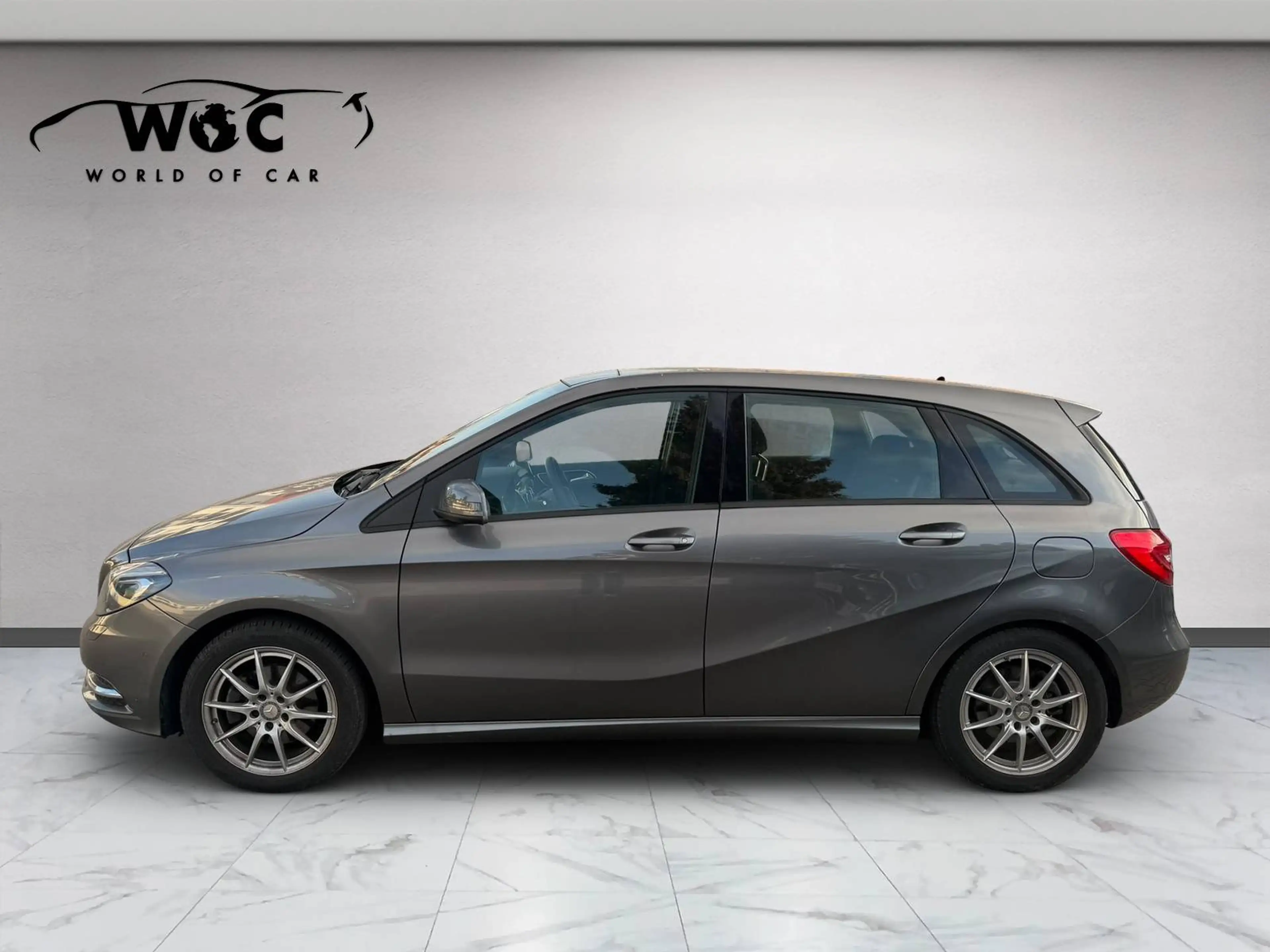 Mercedes-Benz B 220 B 220 4Matic PANO*AHK*SHZ*NAVI*TOTW*TEMPOMAT — photo 2